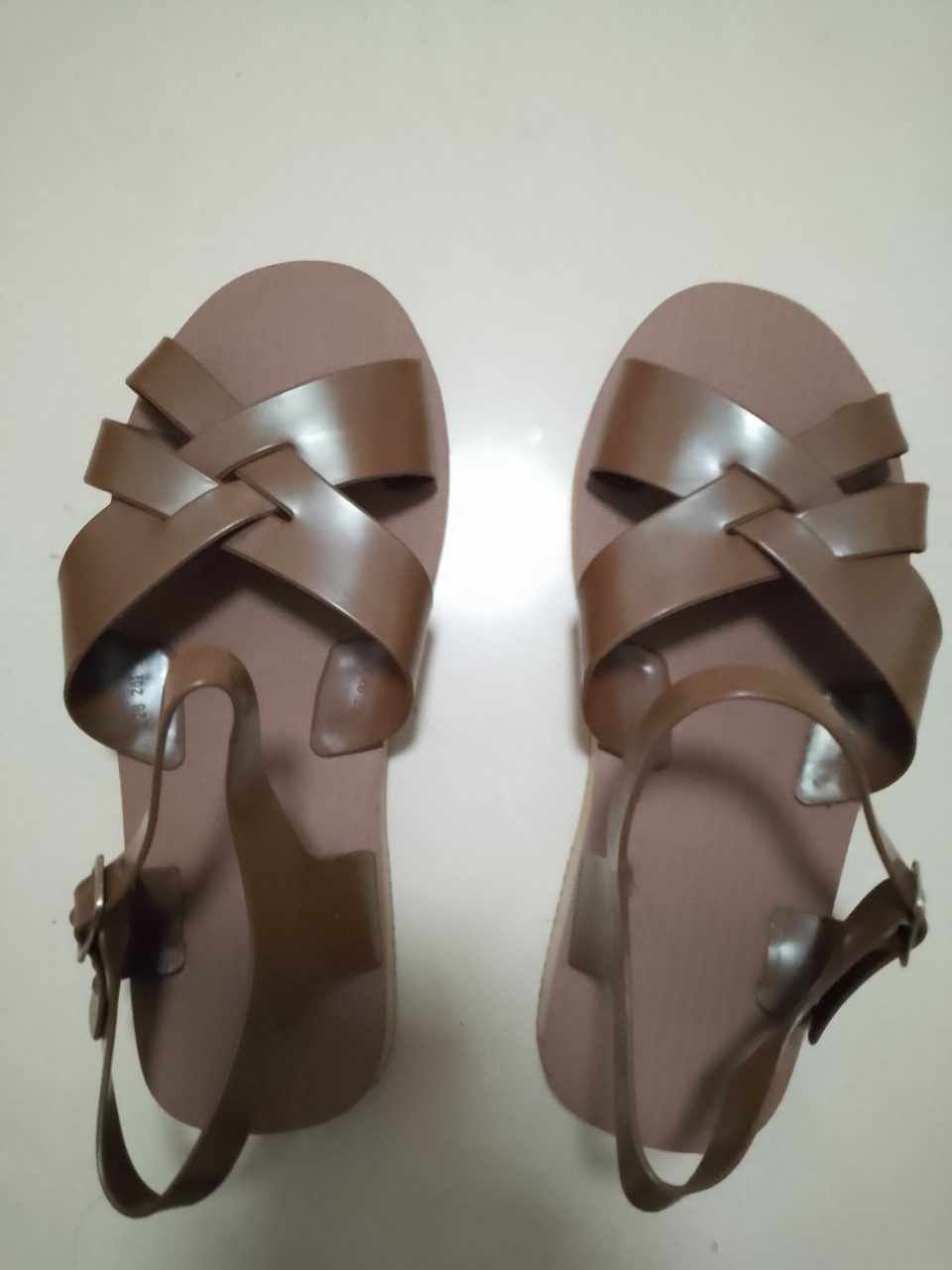 经典复古90年代凉鞋 是否让你重拾了儿时的记忆[赞同][赞同][赞同]