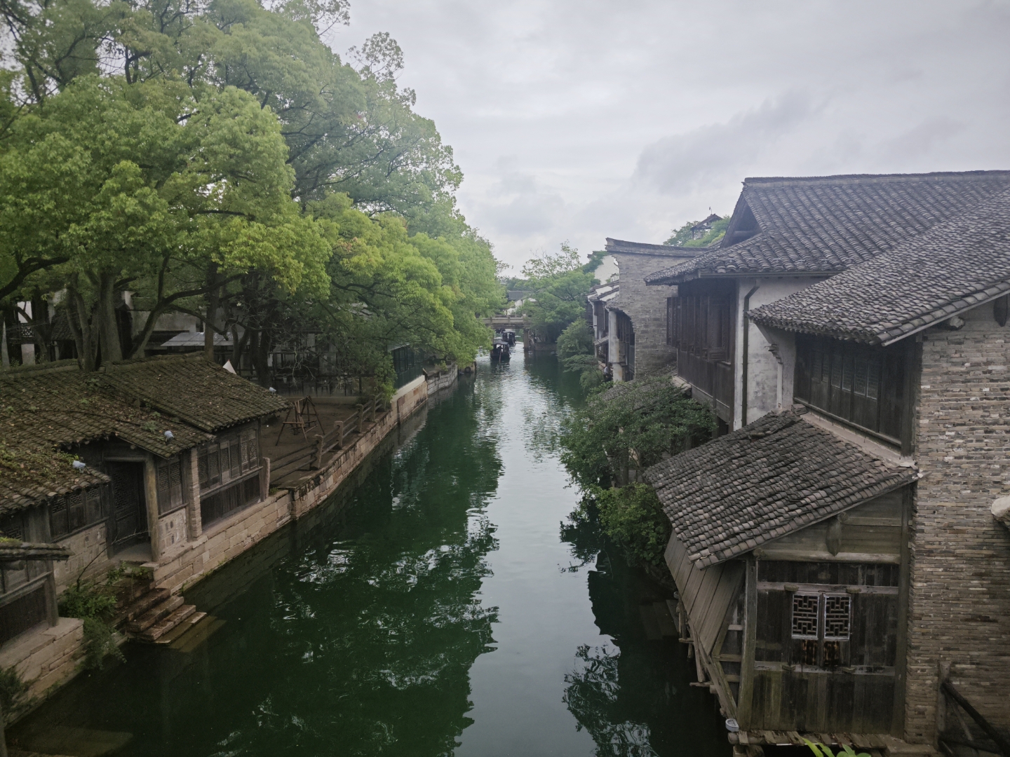 雨中古亭图片