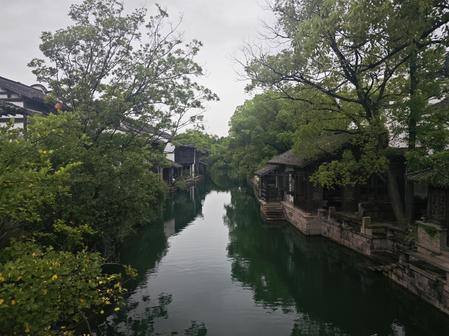 雨中古亭图片