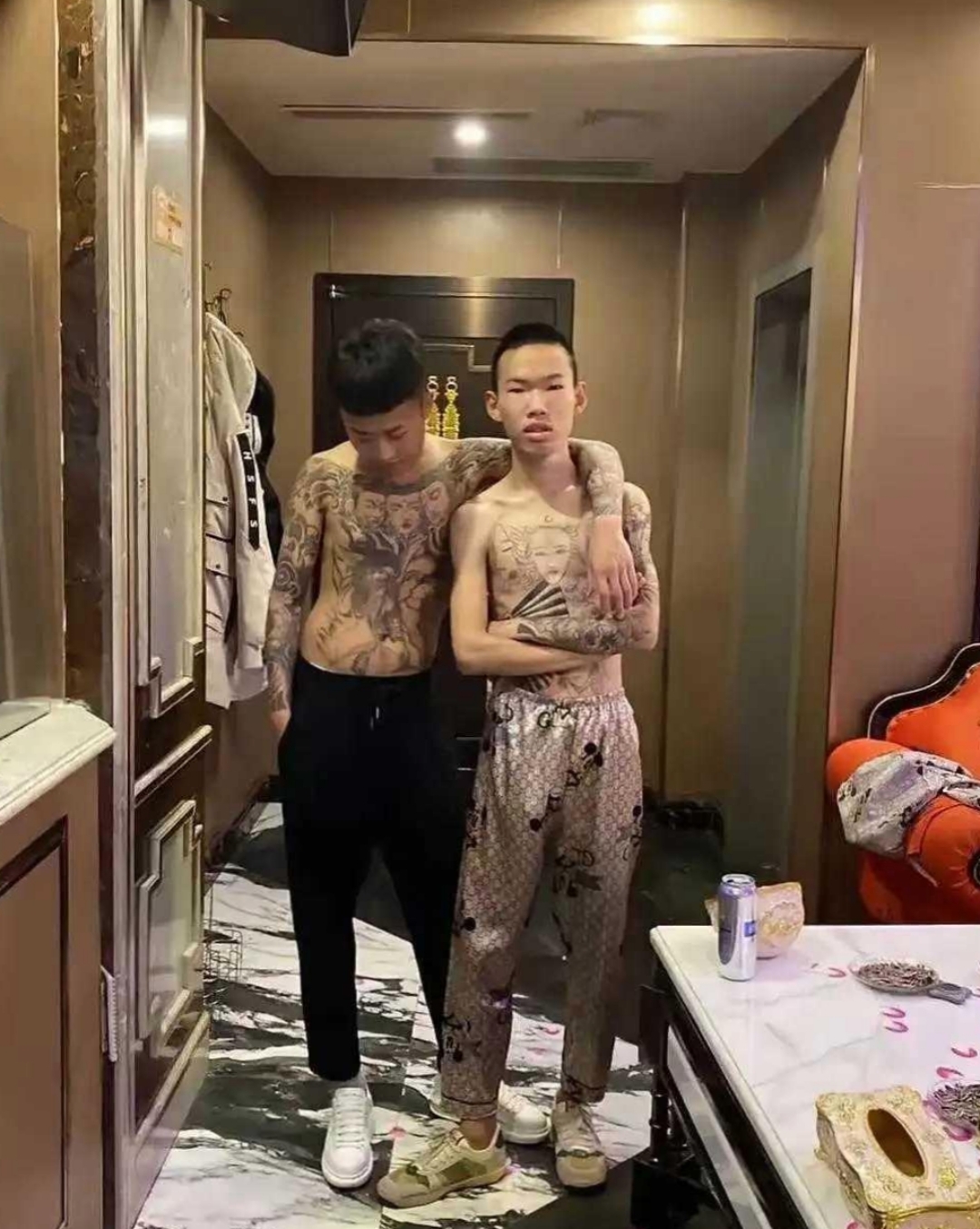 混社会小孩纹身图片陈美娇vs一群纹身小混混黑社会真人纹身混混纹身