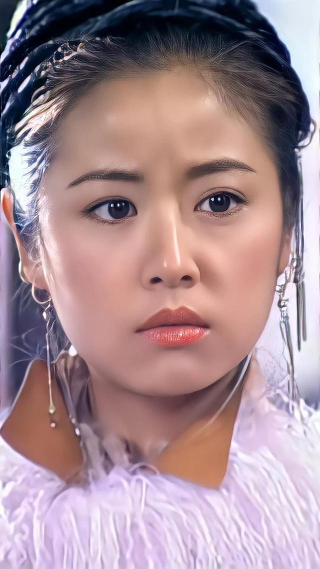 一直觉得贾静雯和林心如长的特别相似,都是大眼睛,大五官,林心如五官