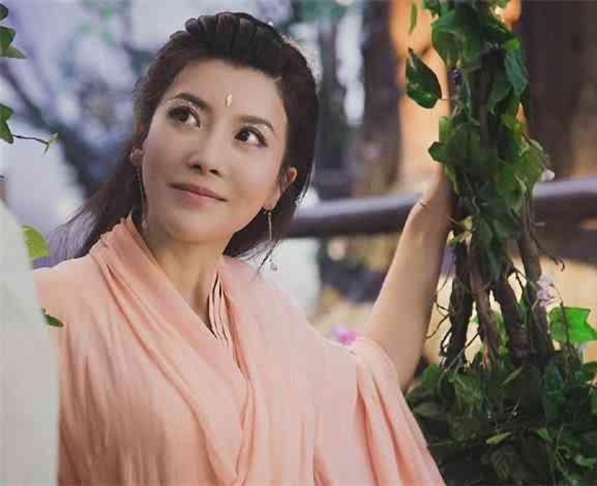 多年以后,朱七七和白飞飞都演母亲,大家认为谁的颜值更高?