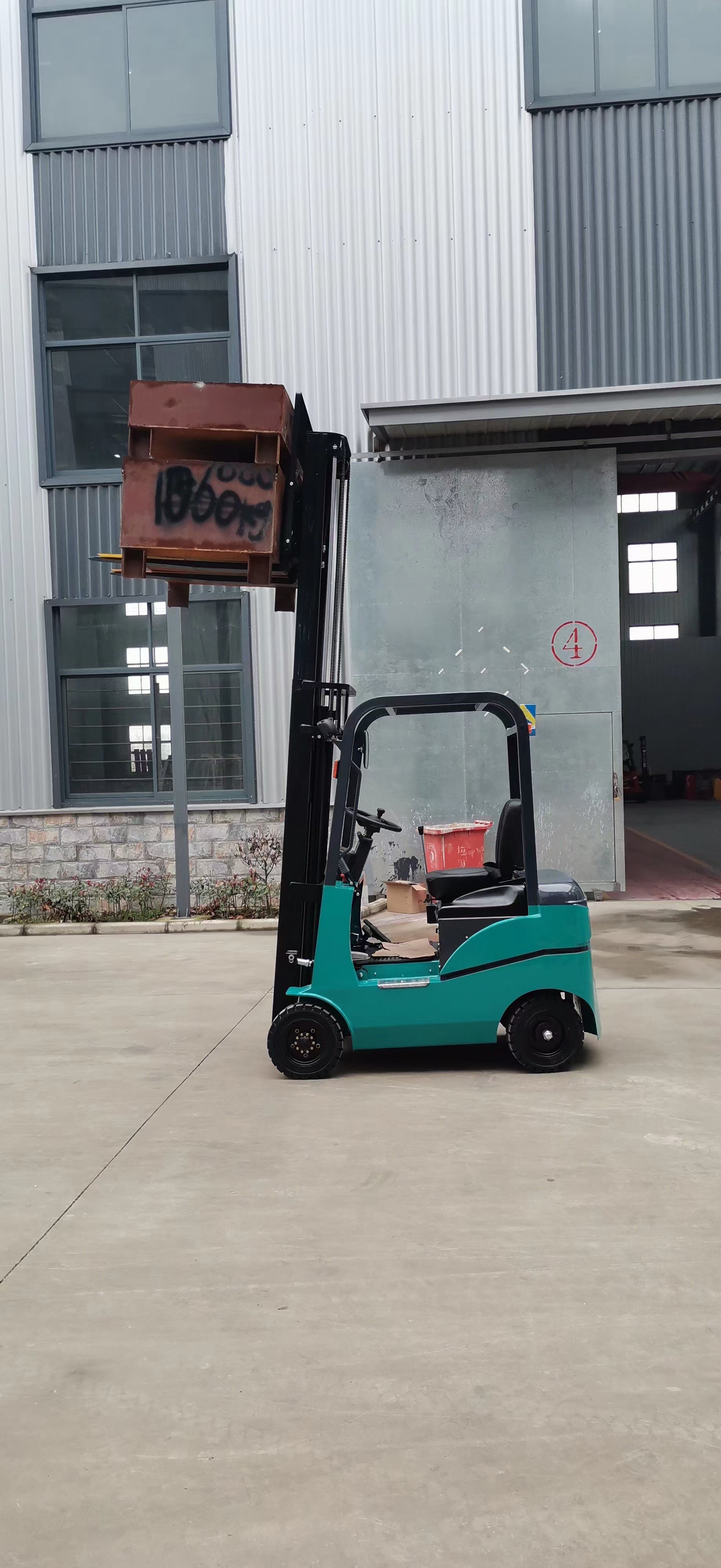 电动叉车.仓库操作设备,升降货梯.固定平台.