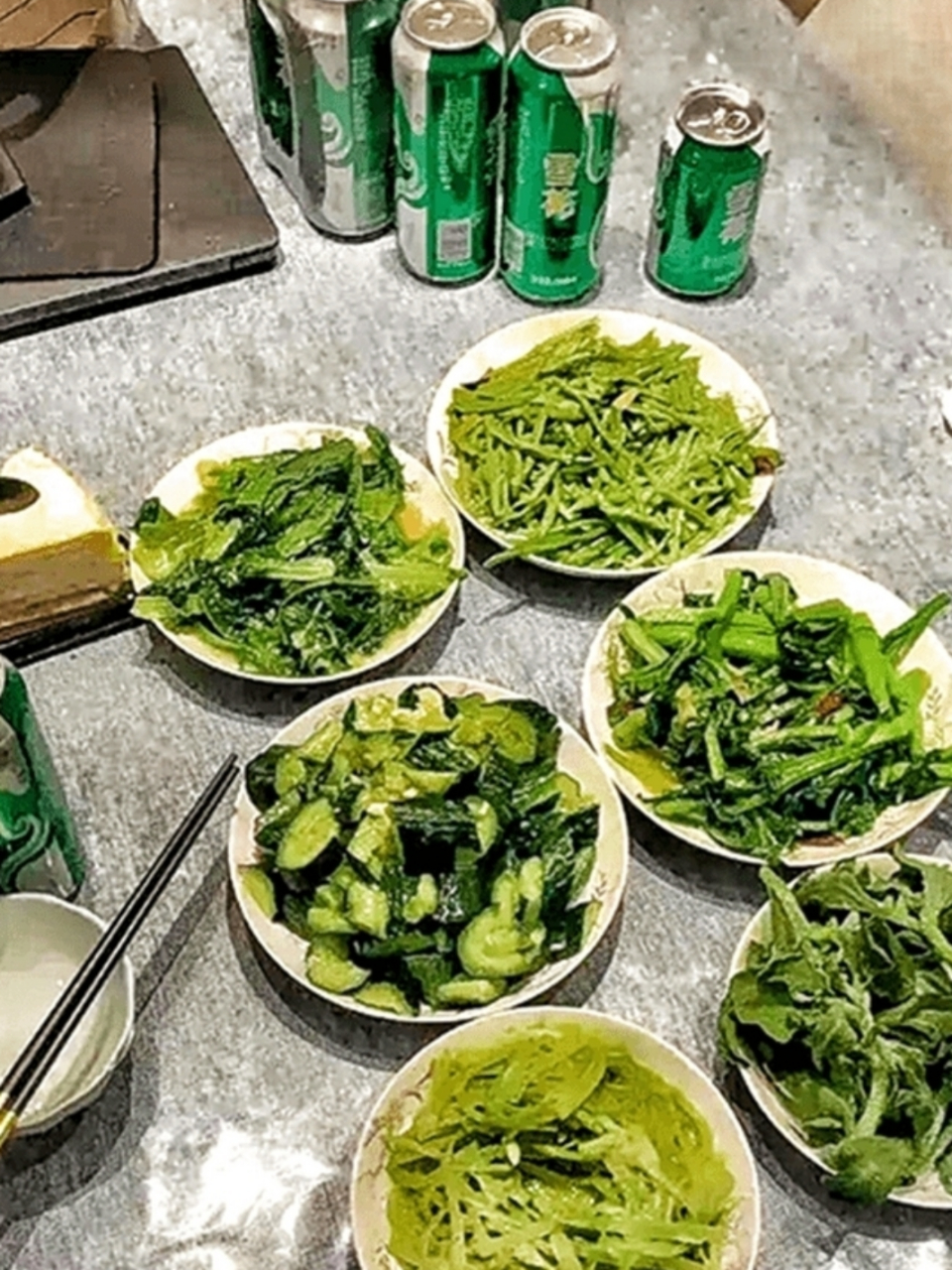 出门三个月的老公打电话说晚上回来,赶紧做好一桌菜