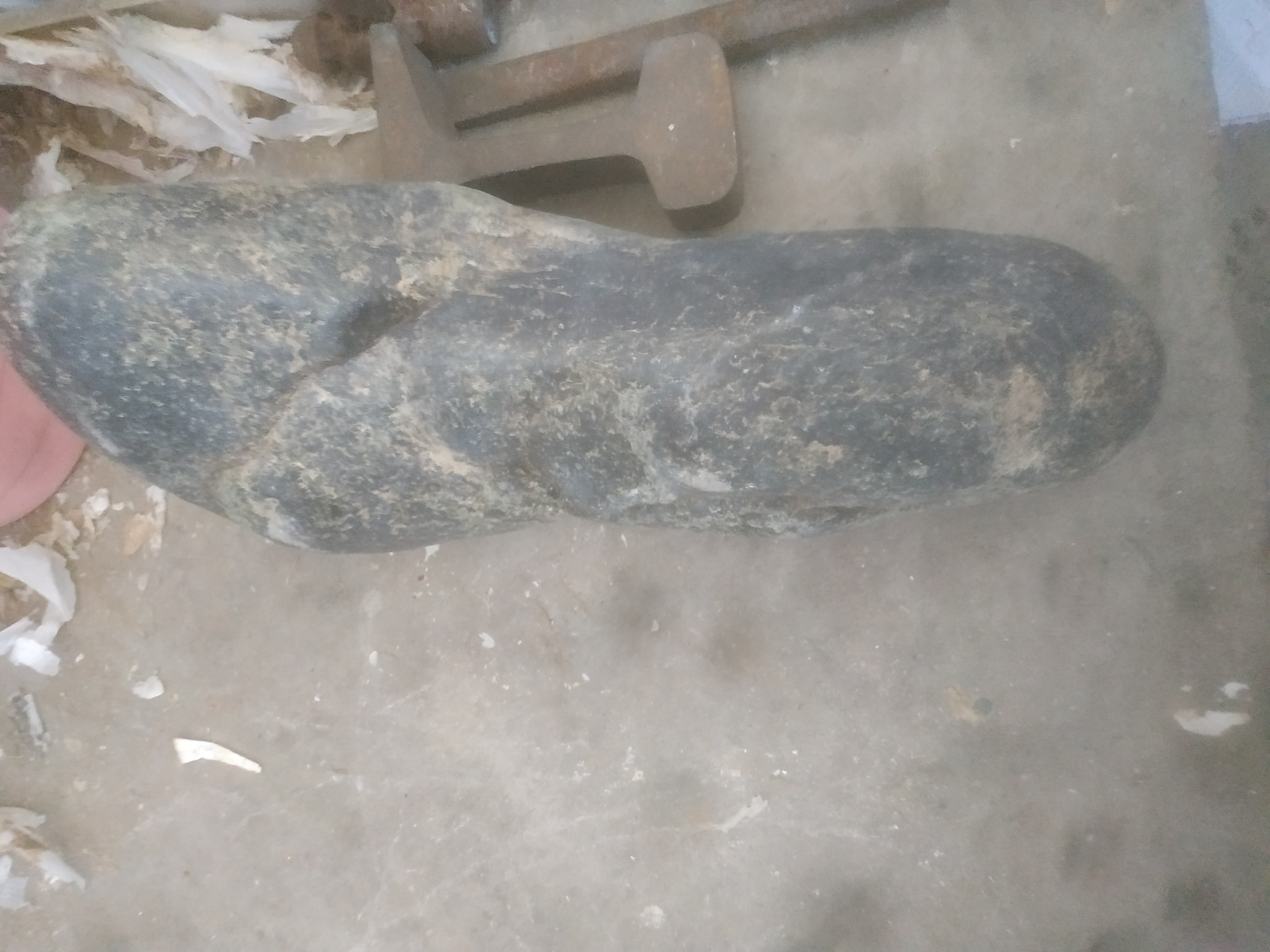 "今日,我手握5公斤重的黑青石,感受到了它的厚重与质感.