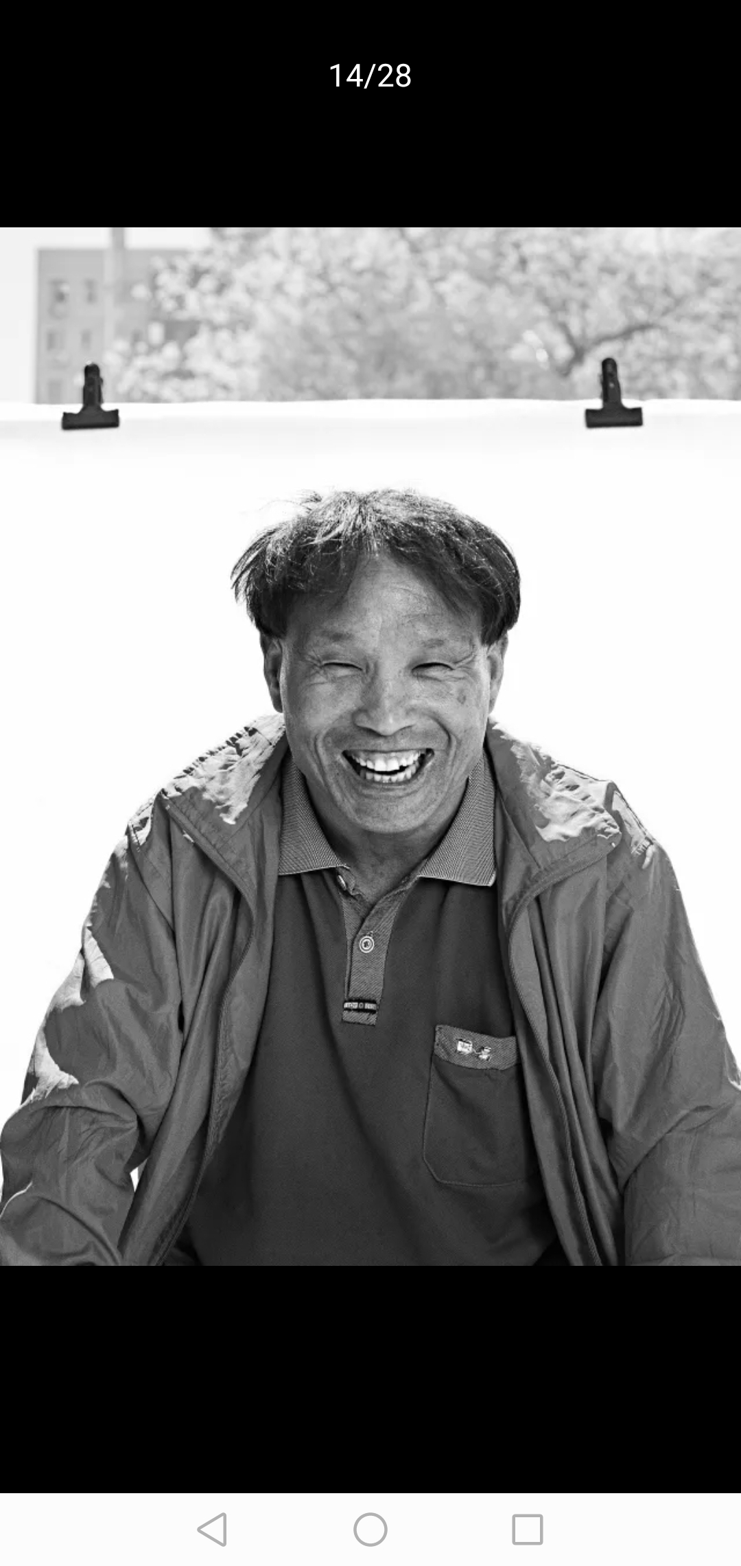 这是央美画的,2018年,咬鞋哥,2009年来北京,卖了八年的艺,2010年开始