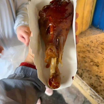 以前听说过人造鸡蛋,没想到现在还有人造鸡腿!