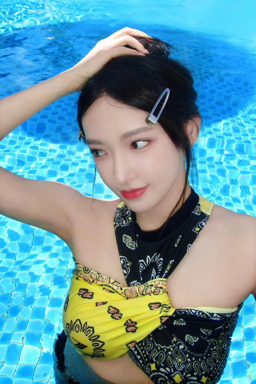 程潇这件泳衣我给她10分,简直漂亮的不要不要,请问在哪可以买到[嘻嘻]