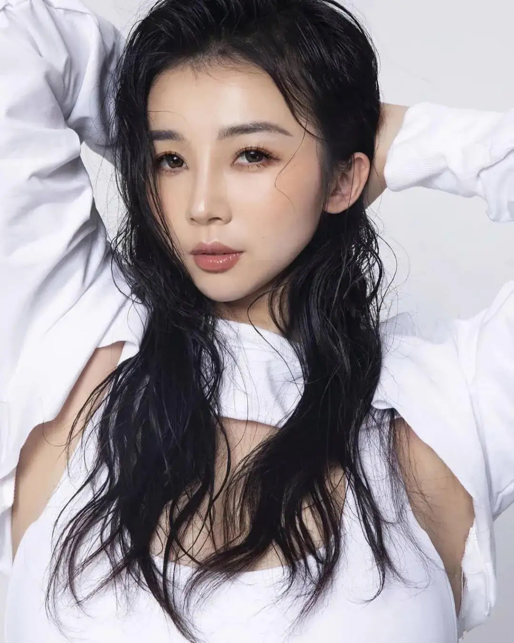 张曼源,前凸后翘,身材真的好极了,看的人都要流哈喇子了[嘻嘻][嘻嘻]