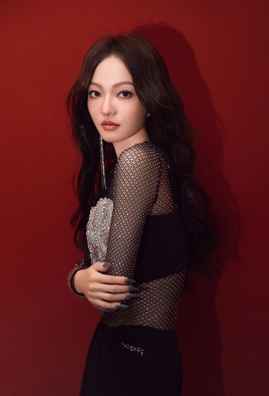张韶涵#美女歌手# ,这电眼果然能放电,仅仅只看了一眼就被她被电晕了