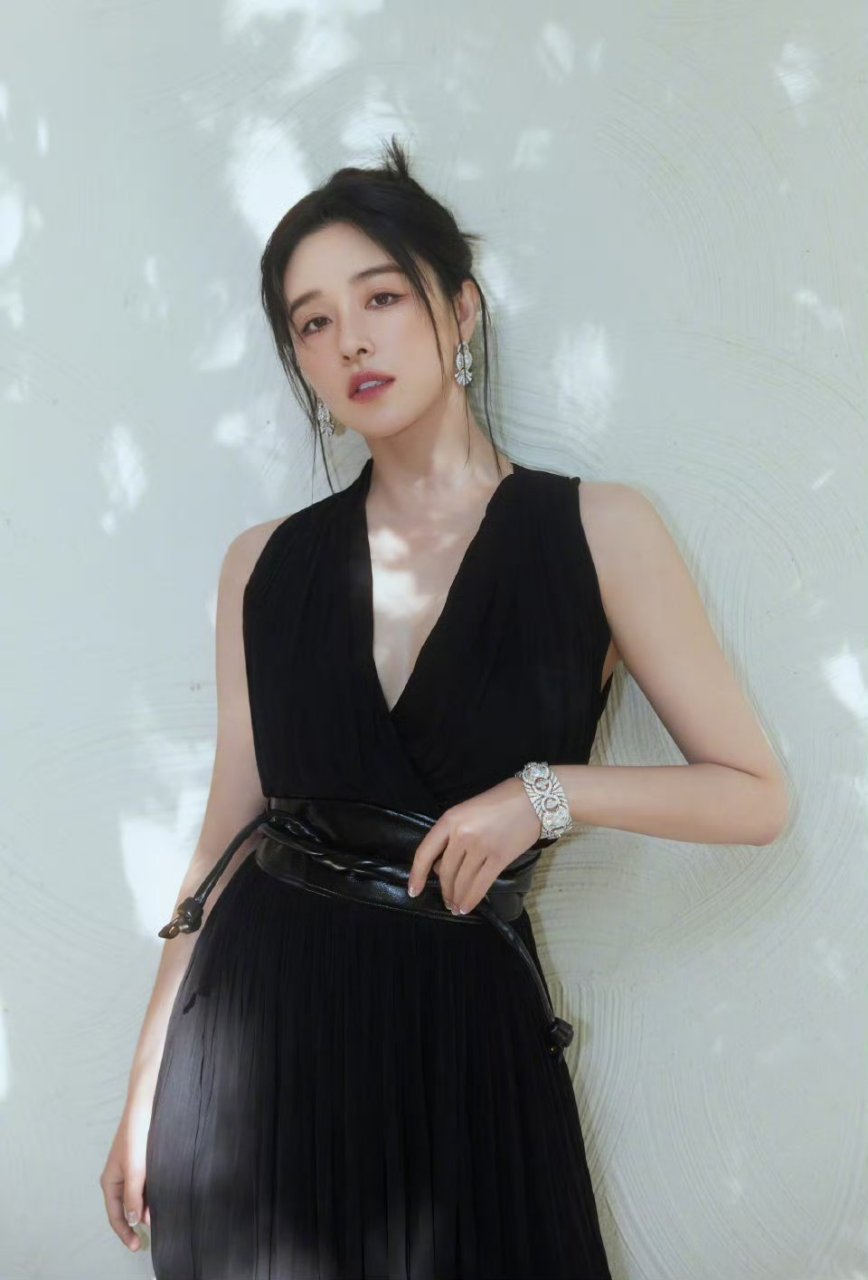 阚清子,穿黑色低胸长裙秀美色,让寂寞的你不再空虚[嘻嘻][嘻嘻][嘻嘻]