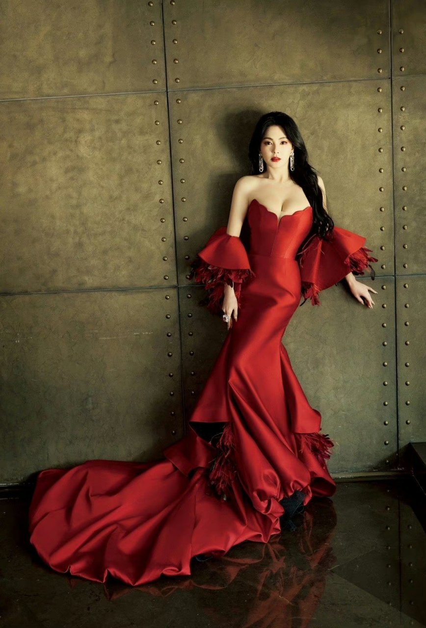 张雨绮,红色低胸裙藏不住的绝好身材,真的好香啊[色][色][色]酥胸丰满
