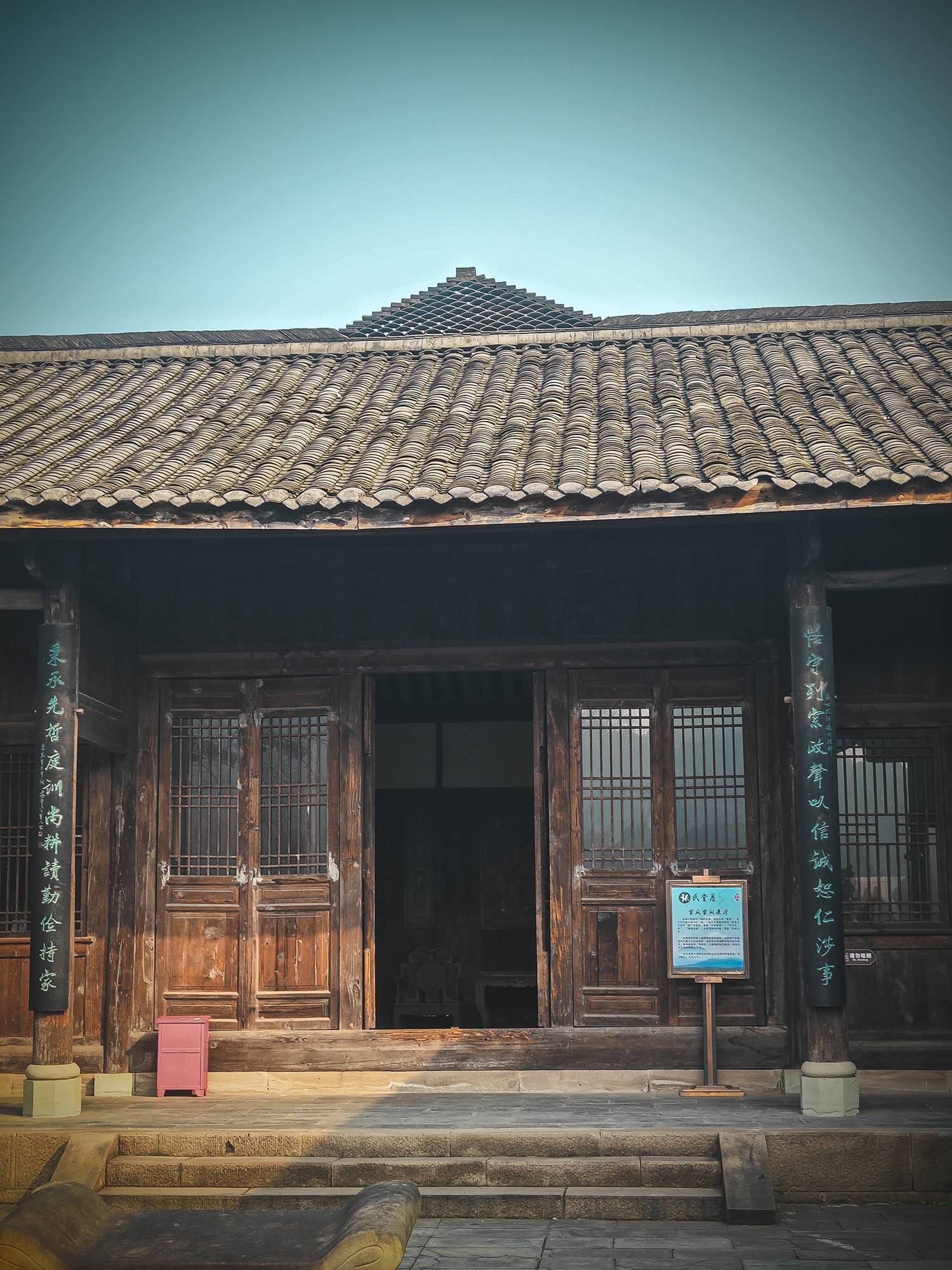 在我的家乡 有一片古老的森林 这里有成片的桂