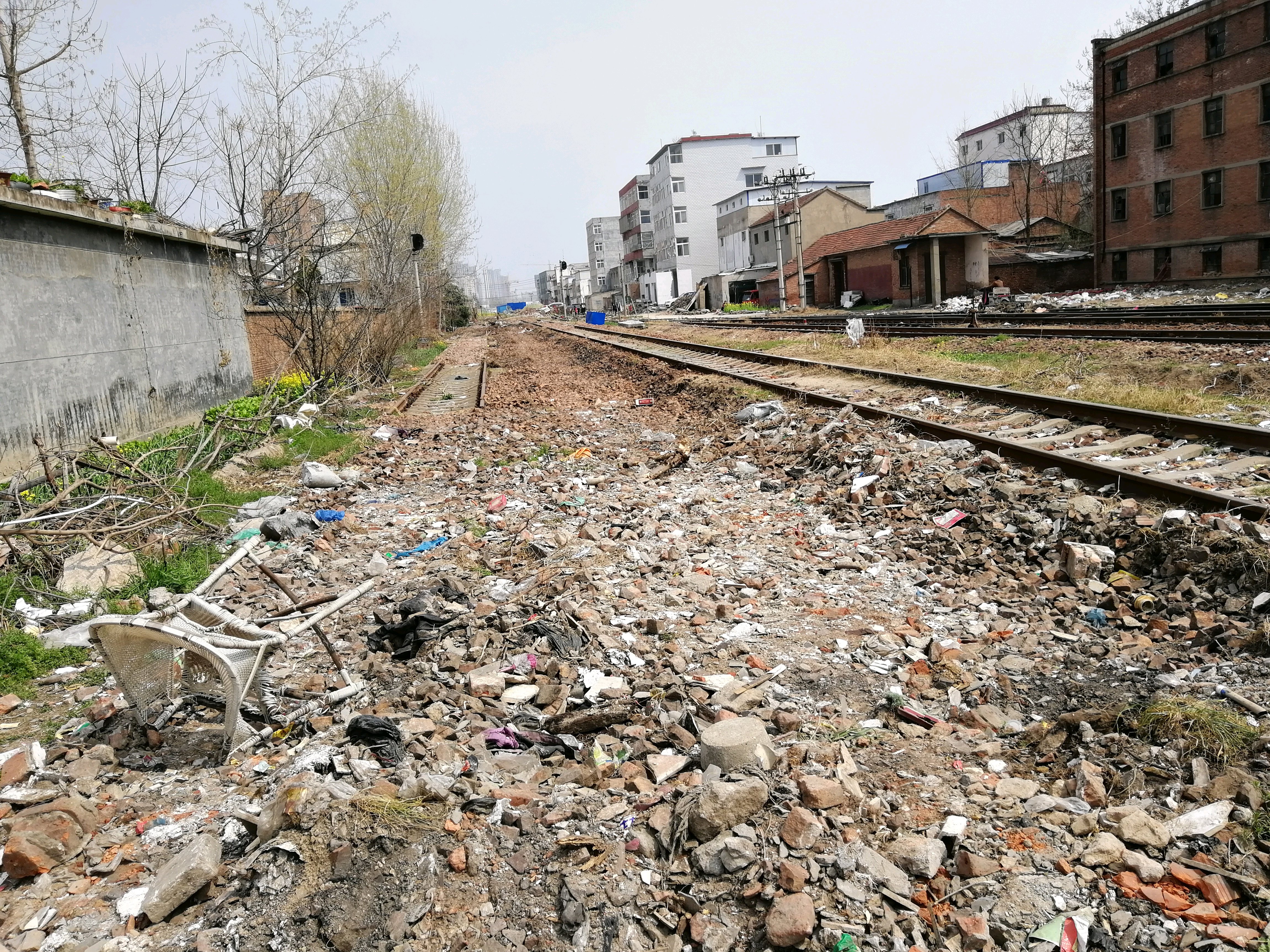 沈抚城际铁路车站荒废图片