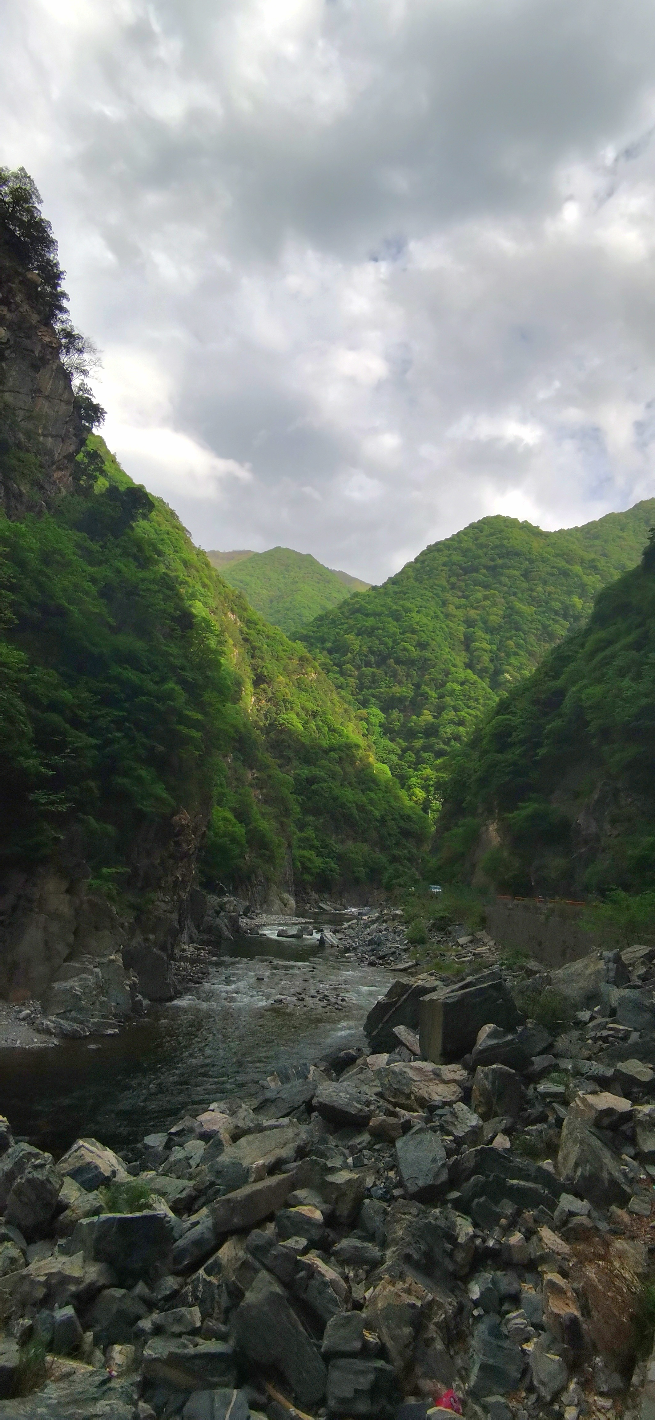 《陕南行》(十)    翻越秦岭    按计划离开佛坪走上往周至方向的108