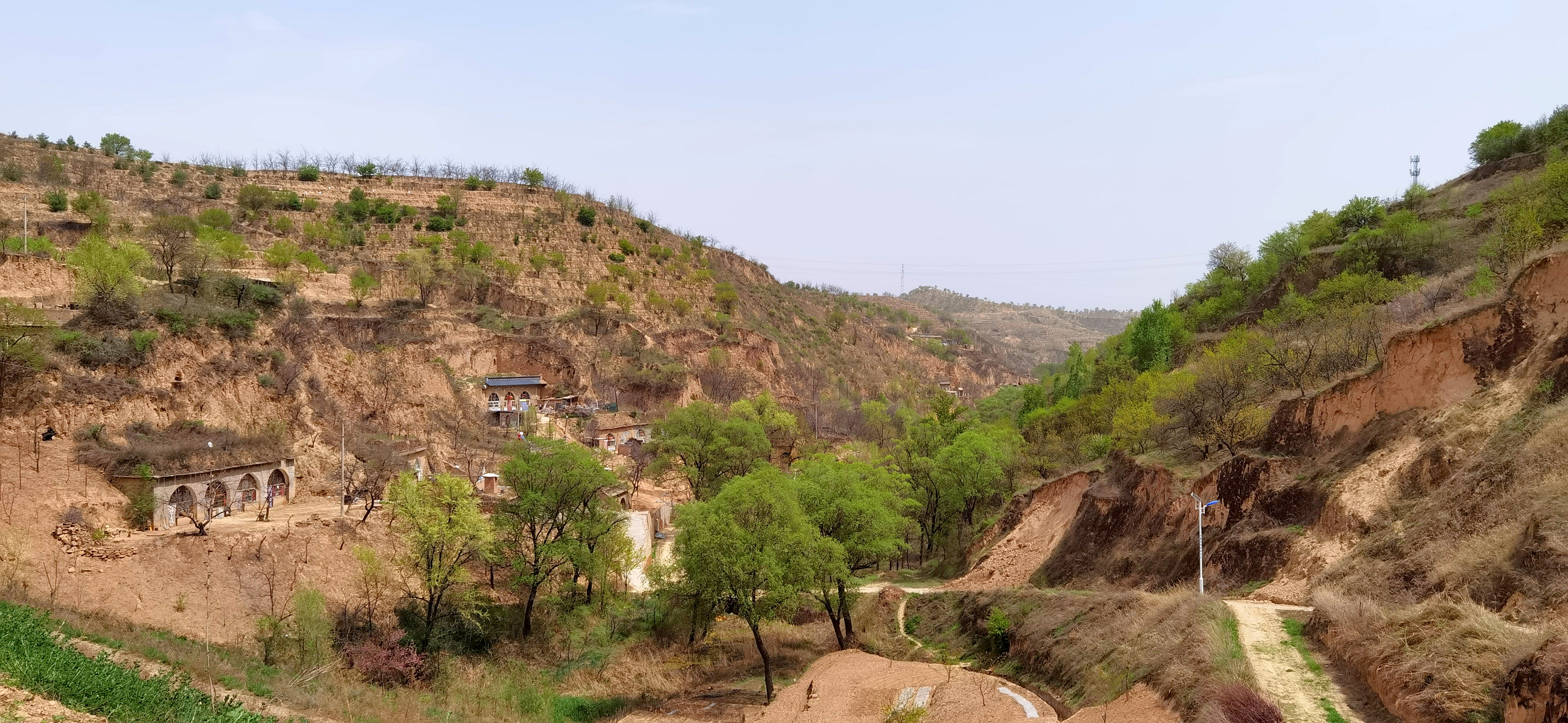 陕北    后面的路程从周至过西安到陕北延川又经