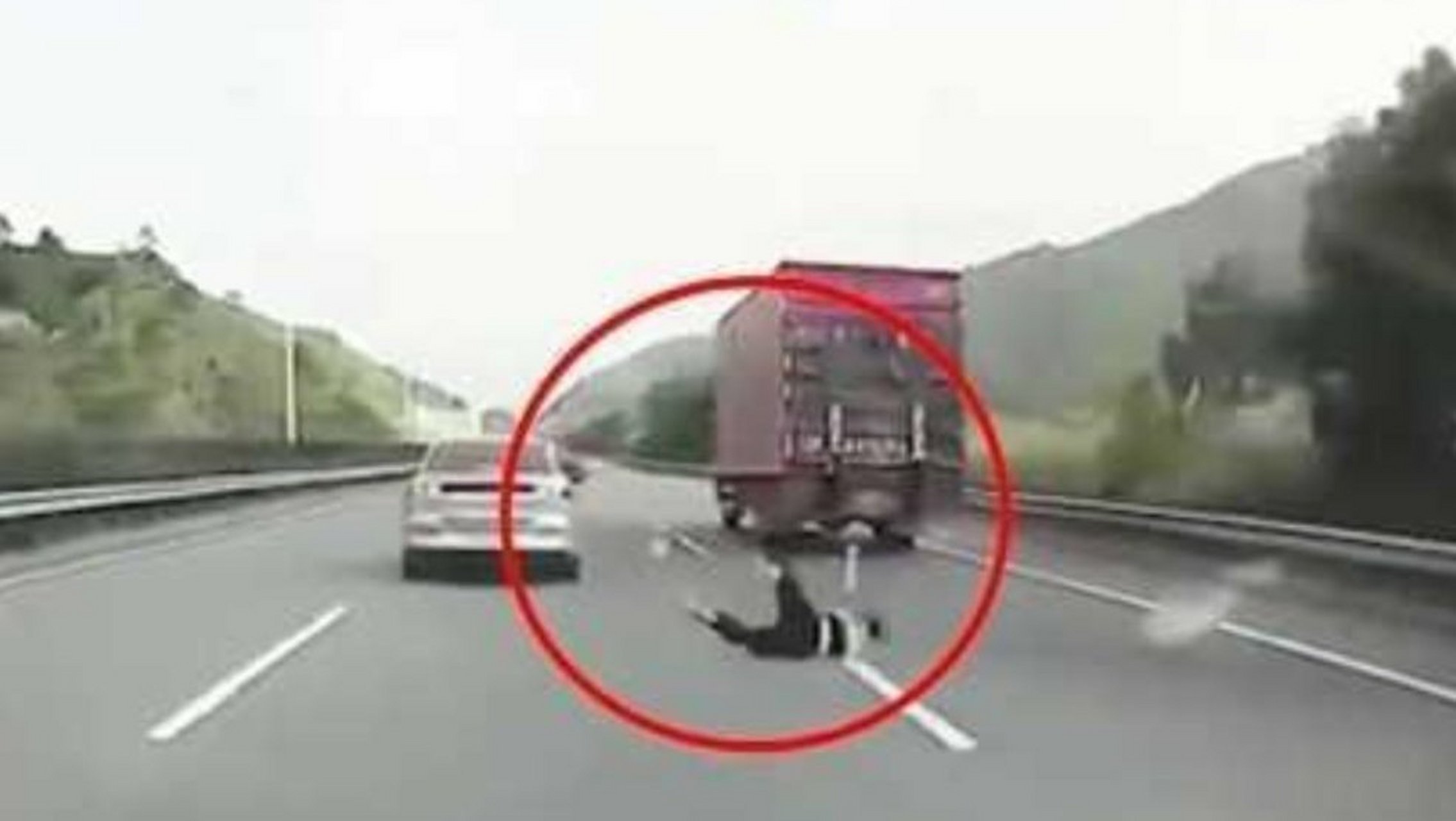 又有网约车乘客跳车 【警方通报网约车乘客高速上跳车】@惠州交警7日