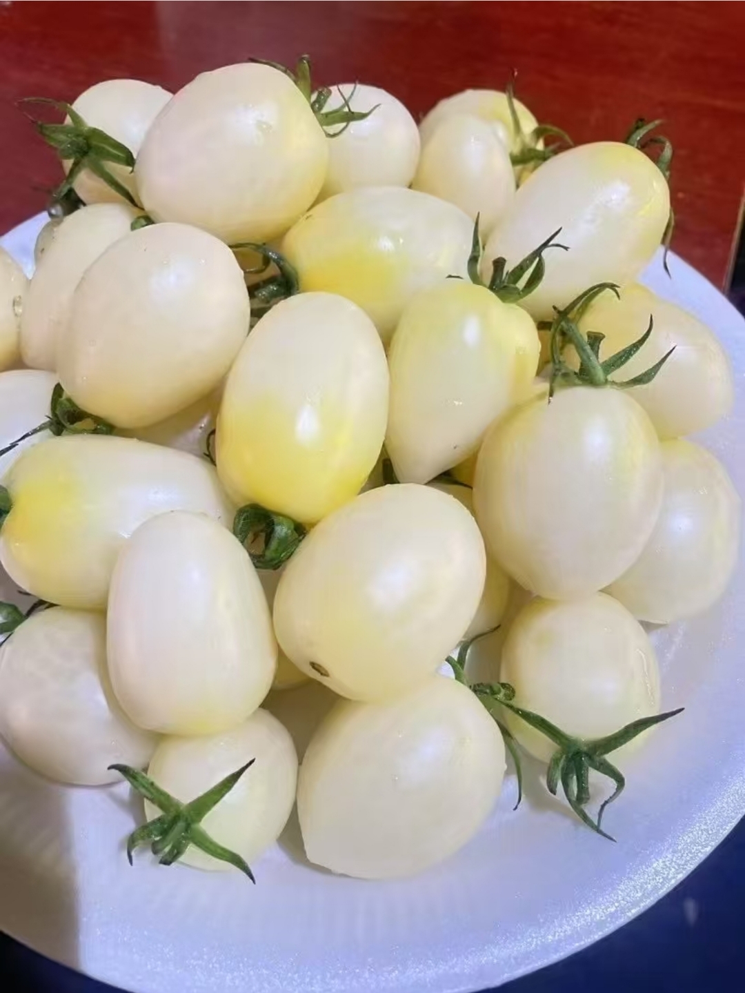 它居然是白色的,光这颜值就够稀奇了