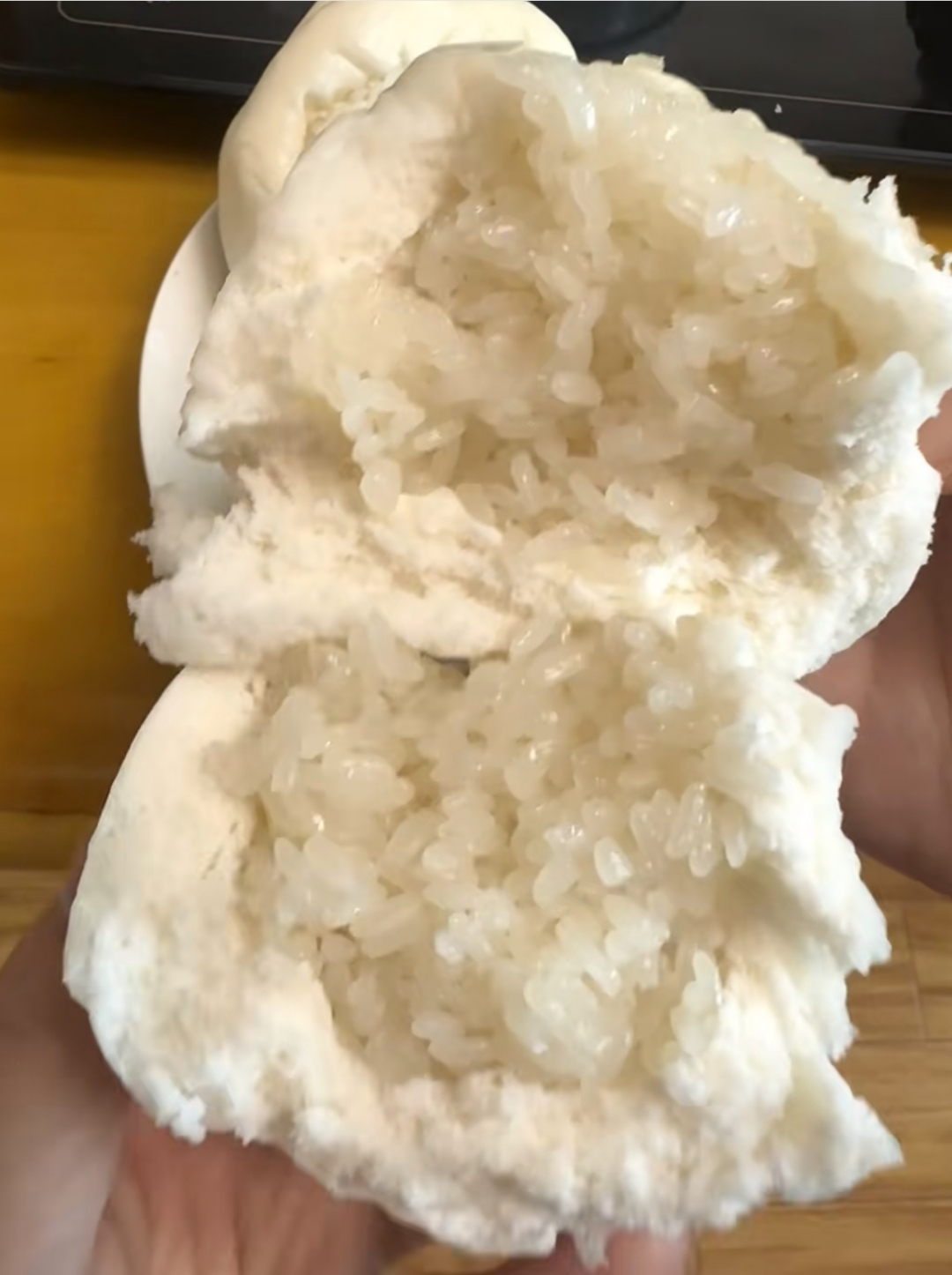 在福建吃到个超绝的美食,馒头里裹着甜甜的糯米 ,一口下去,软糯香甜在