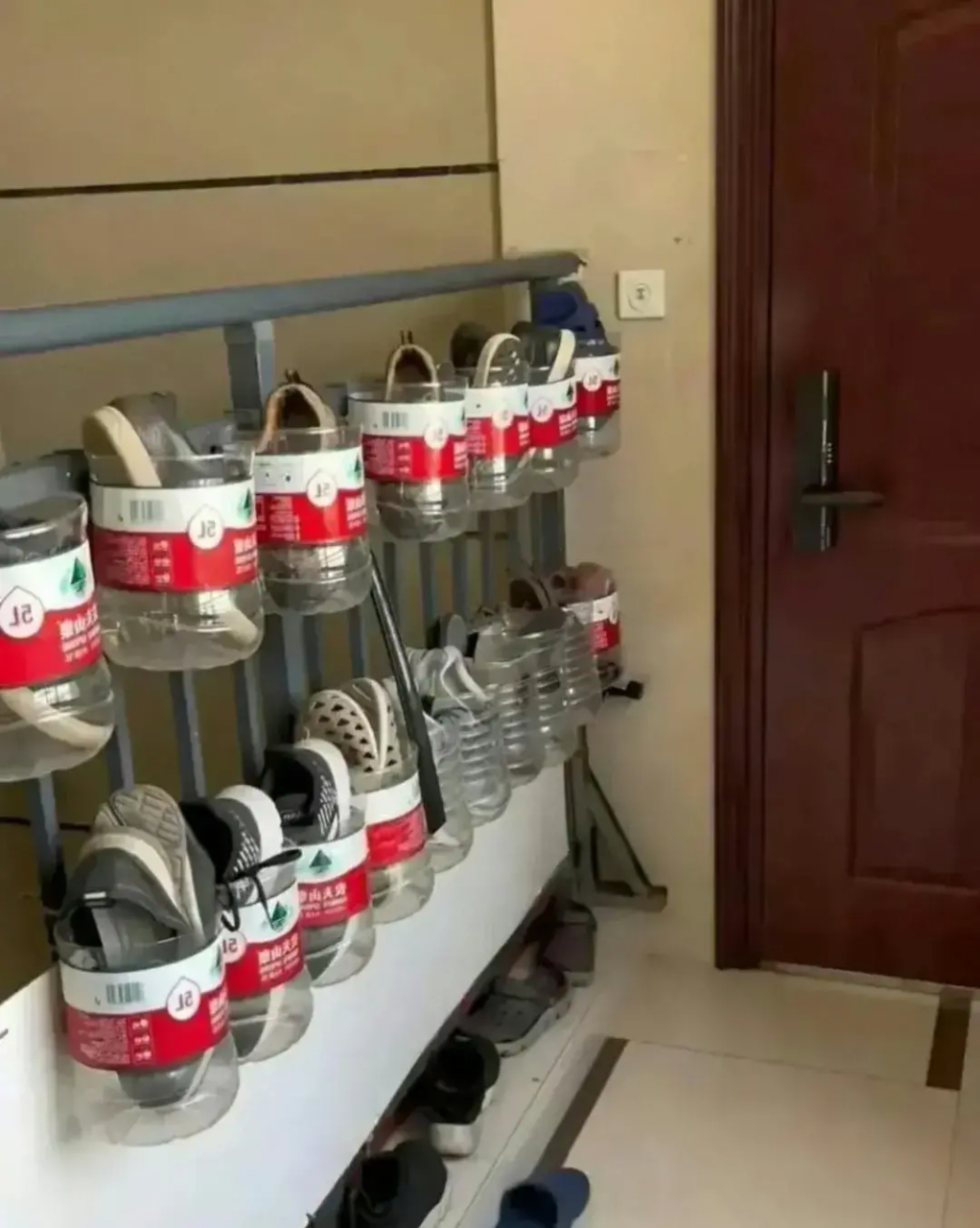 我的邻居,说不讲究吧,也挺讲究的.