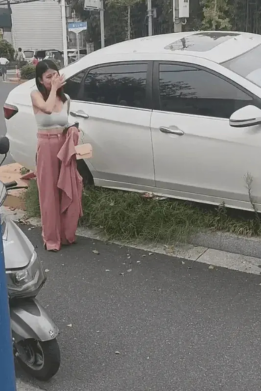 女司机就是牛,人没事就好