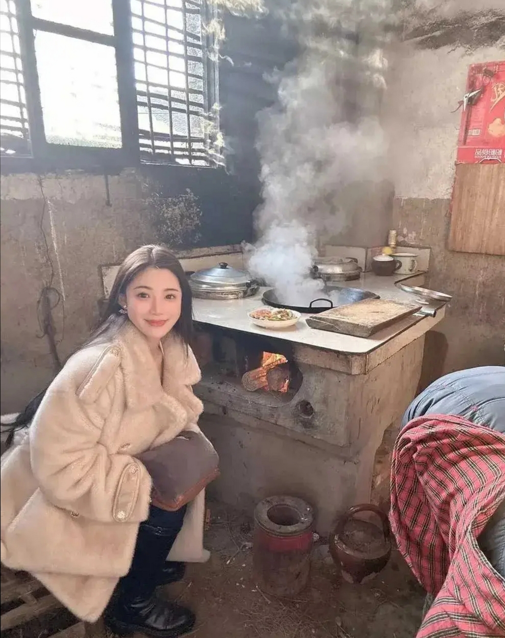 是不是很多漂亮小姐姐回农村,都烧火做饭呢?