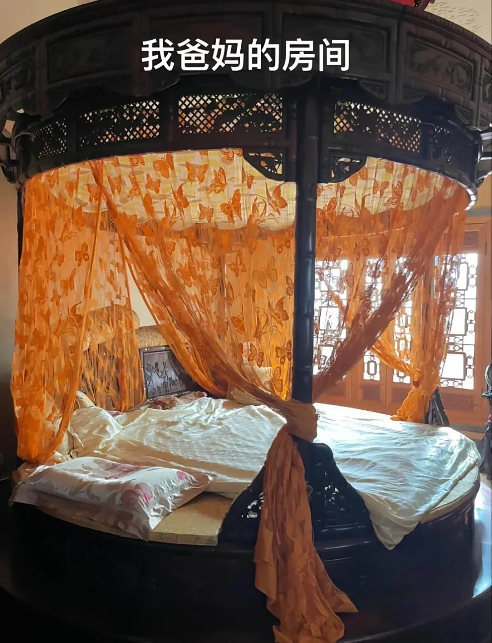 大户人家的卧室是这样的,好有感觉,仿佛古代的宫廷家族一样,大家喜欢