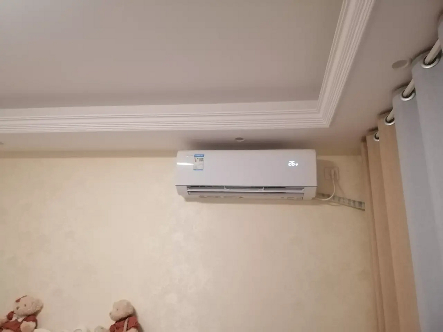 有没有发现空调安在床头是比较反人类的!