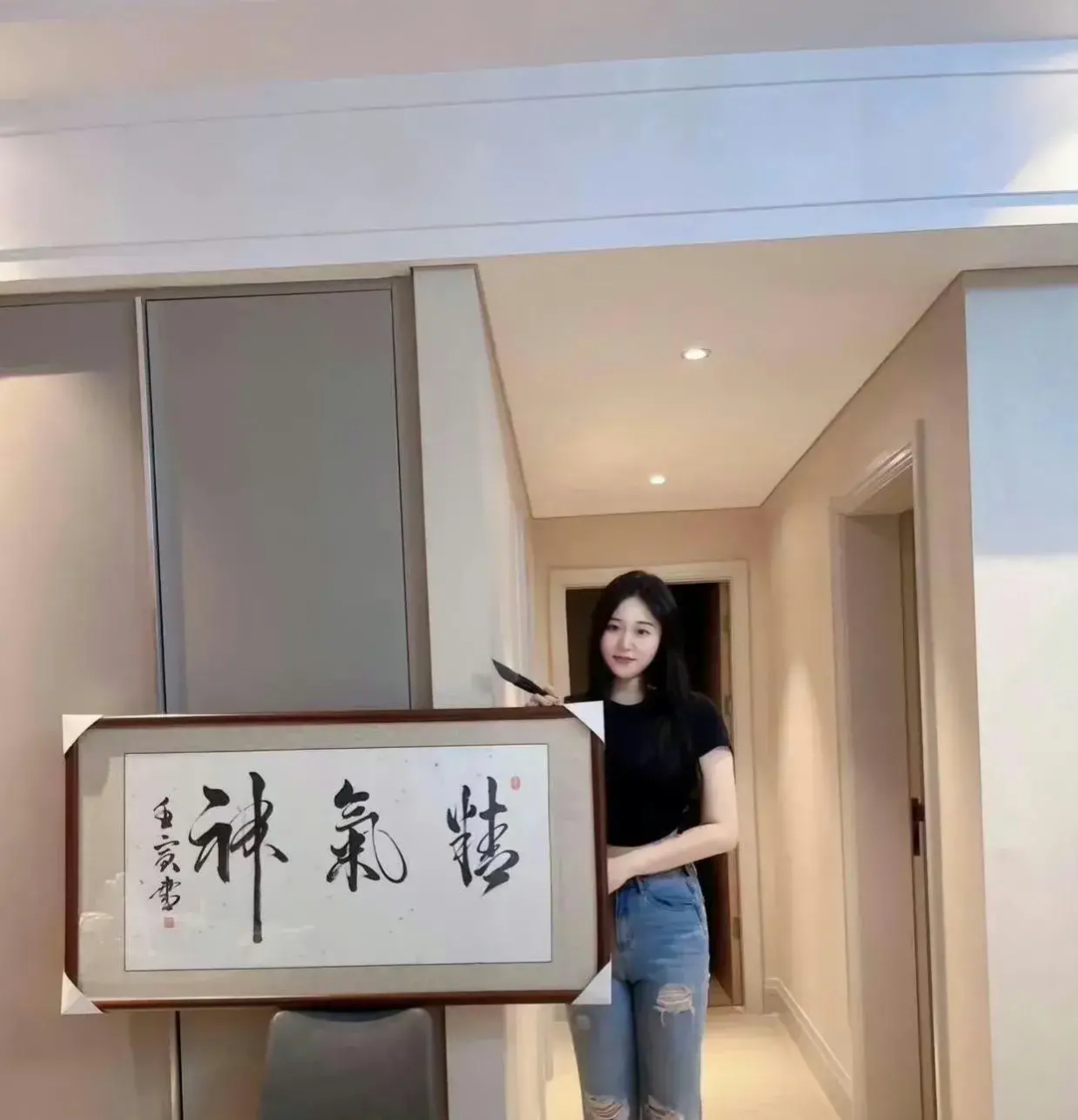 大家看看我表妹这字写得怎么样?