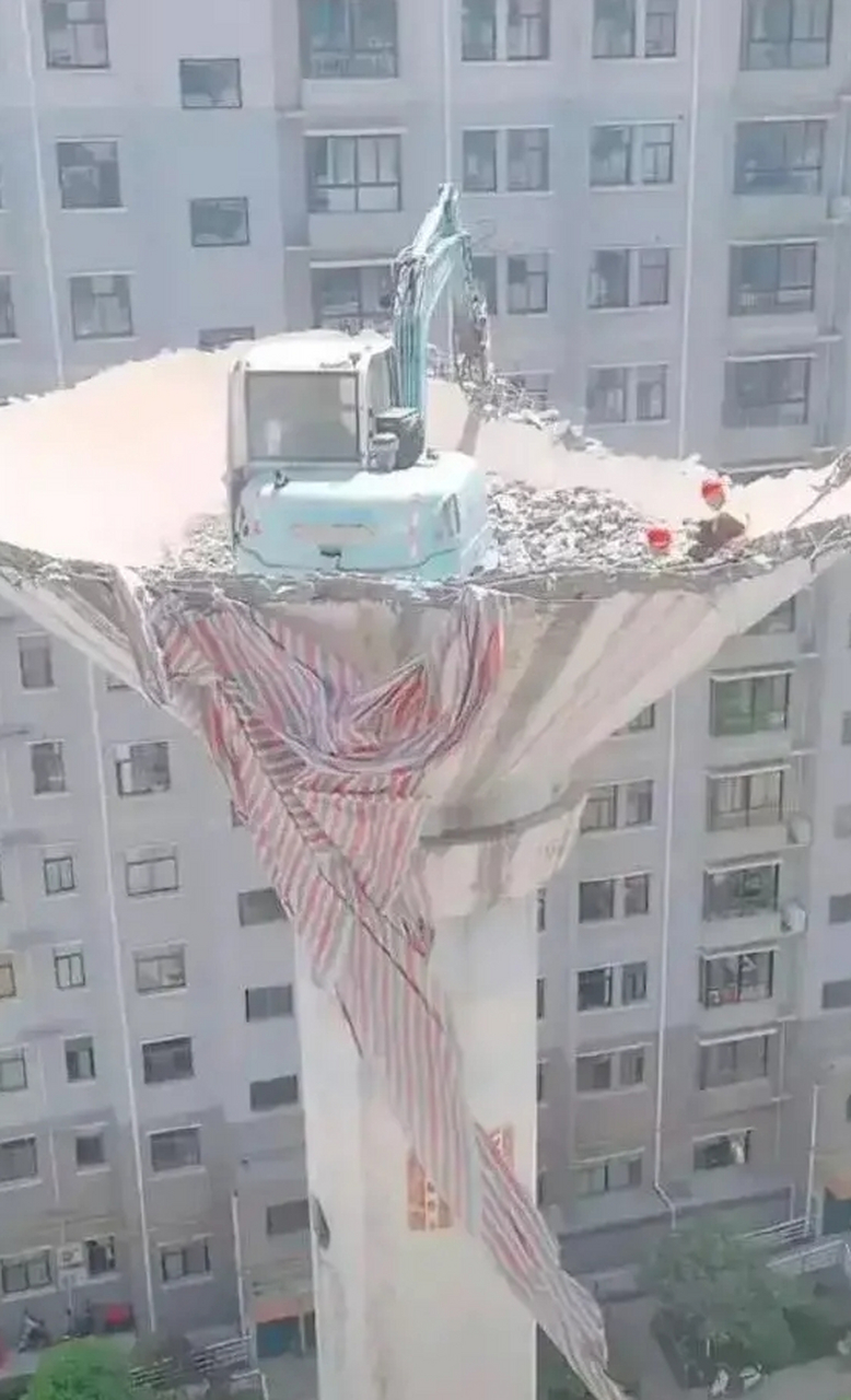 我不好奇,这么危险的工作日薪多少?