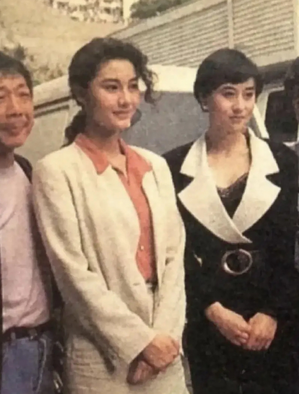李嘉欣和利智罕见合影照,两个人都是大美女,你觉得谁更漂亮?