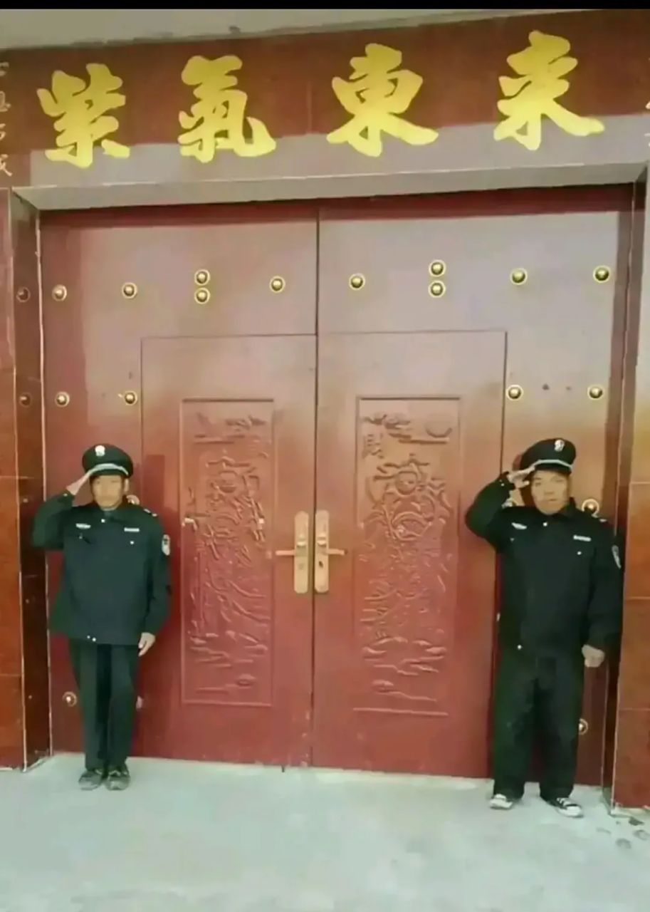 表哥的新房子建好了,招了两个保安看门,你们觉得怎么样?