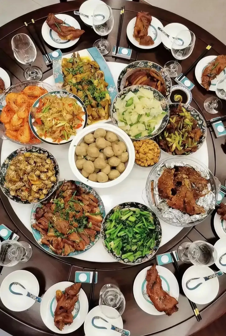 典型的北方特色风味家宴,你们看得出这是哪里的菜肴吗?