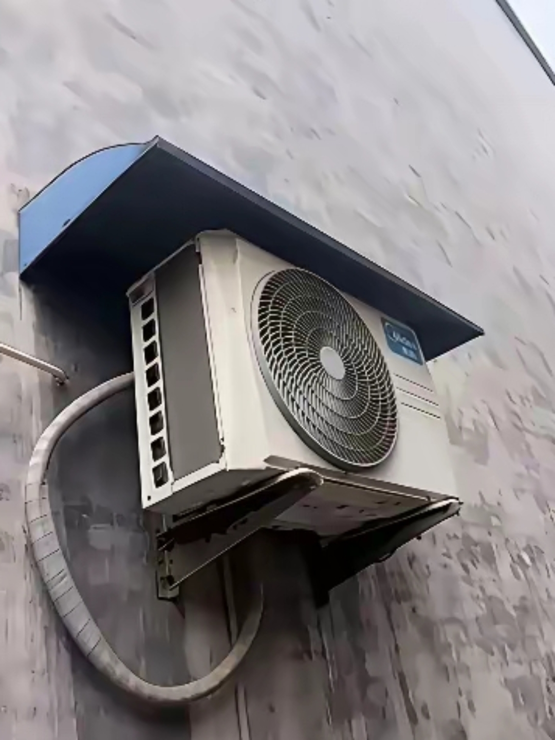 这挡板到底有啥用,难道真能给空调"续命"?农村人的空调就这么娇贵?