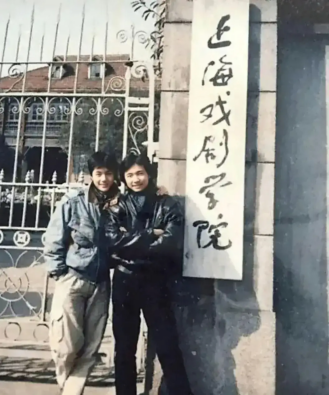 徐峥年轻时也是一枚帅哥,帅气十足!