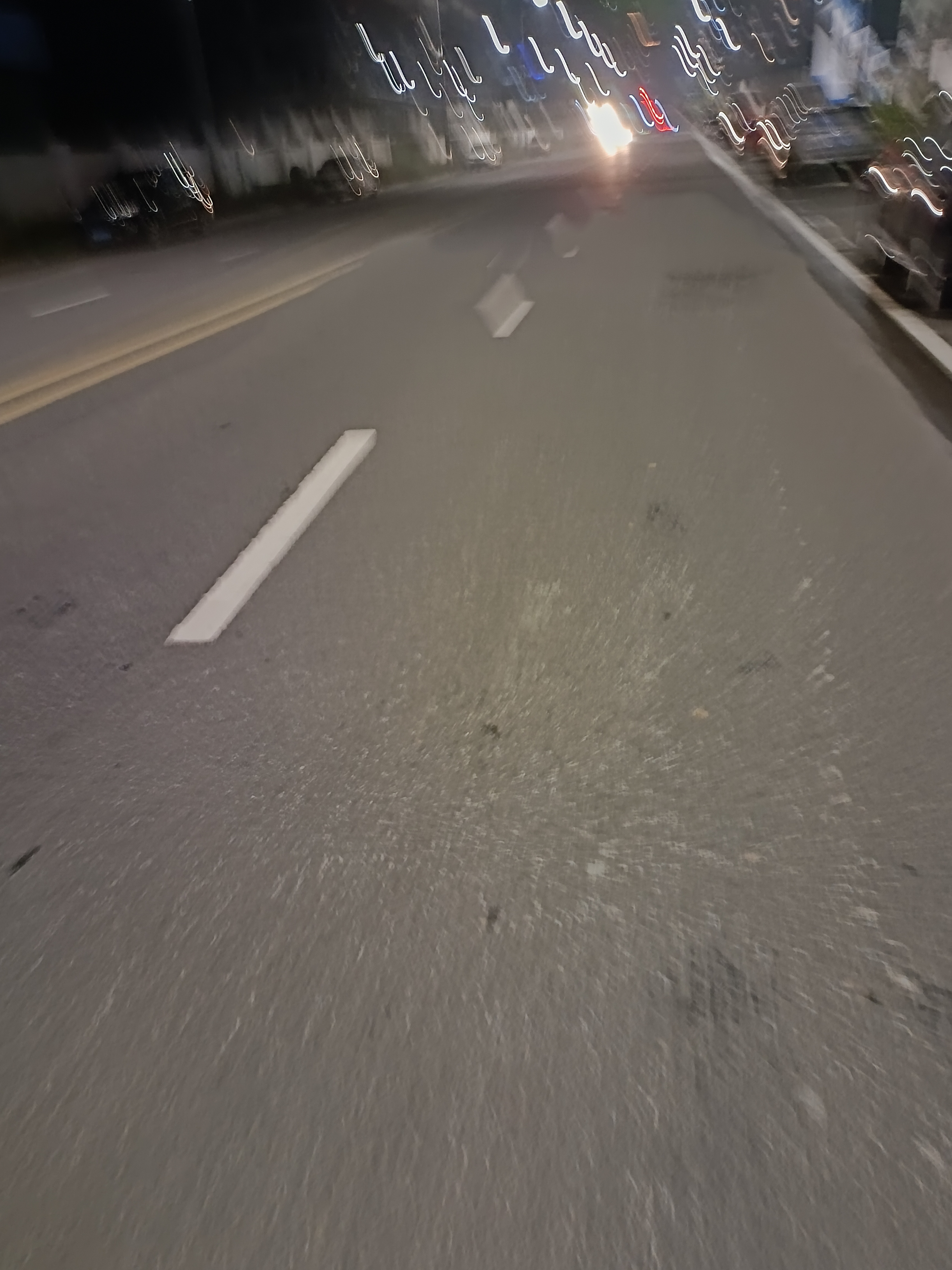 走夜路,夜晚的马路够宽敞的![左捂脸][左捂脸][左捂脸]