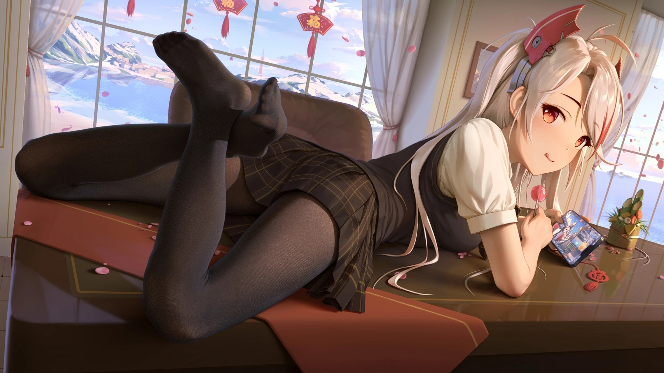 趴在桌子上的游戏少女