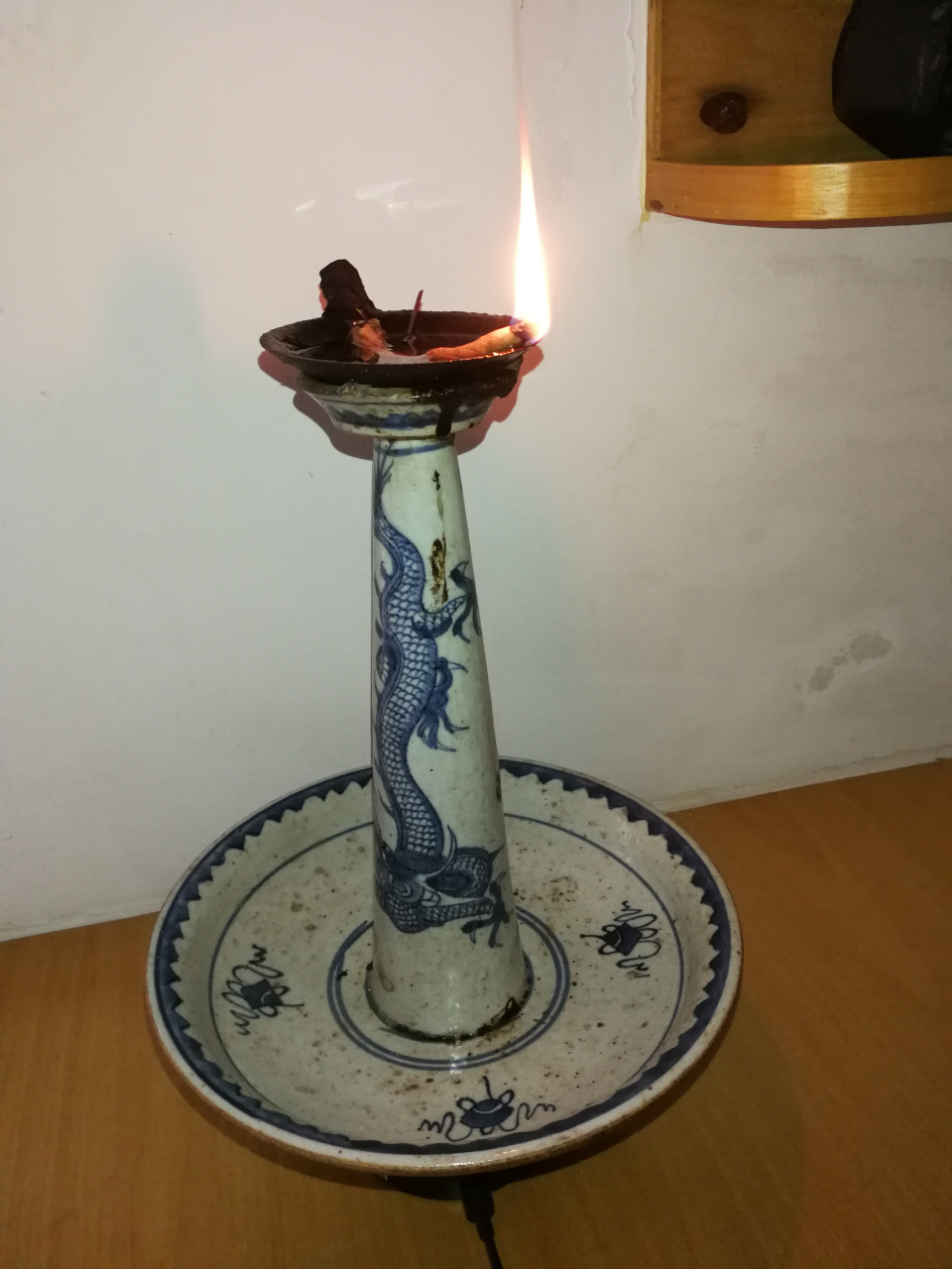 明代崇祯青花龙纹油灯,流走的是匆匆岁月,留下的是绝世孤品.