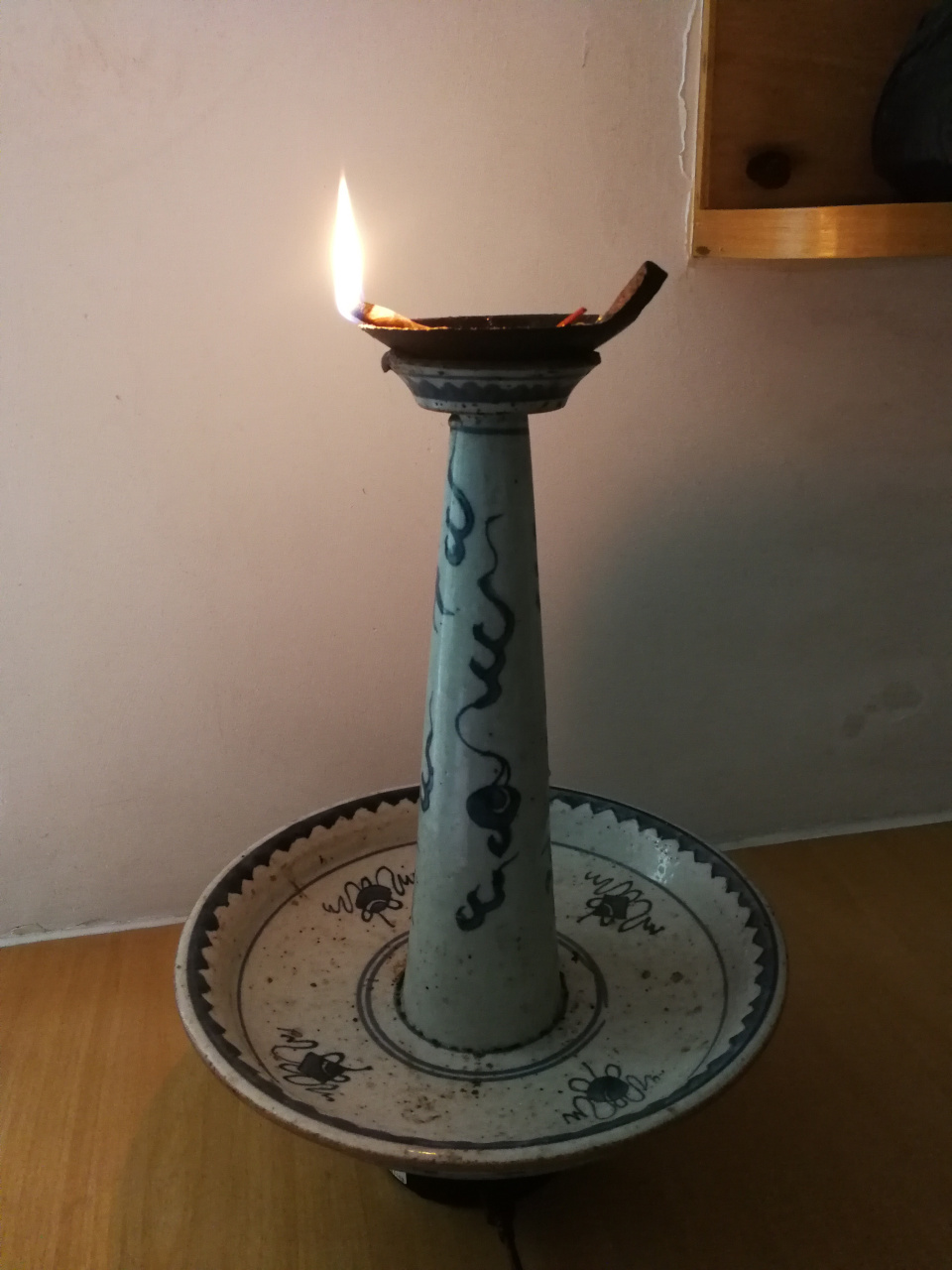 明代崇祯青花龙纹油灯,流走的是匆匆岁月,留下的是绝世孤品.
