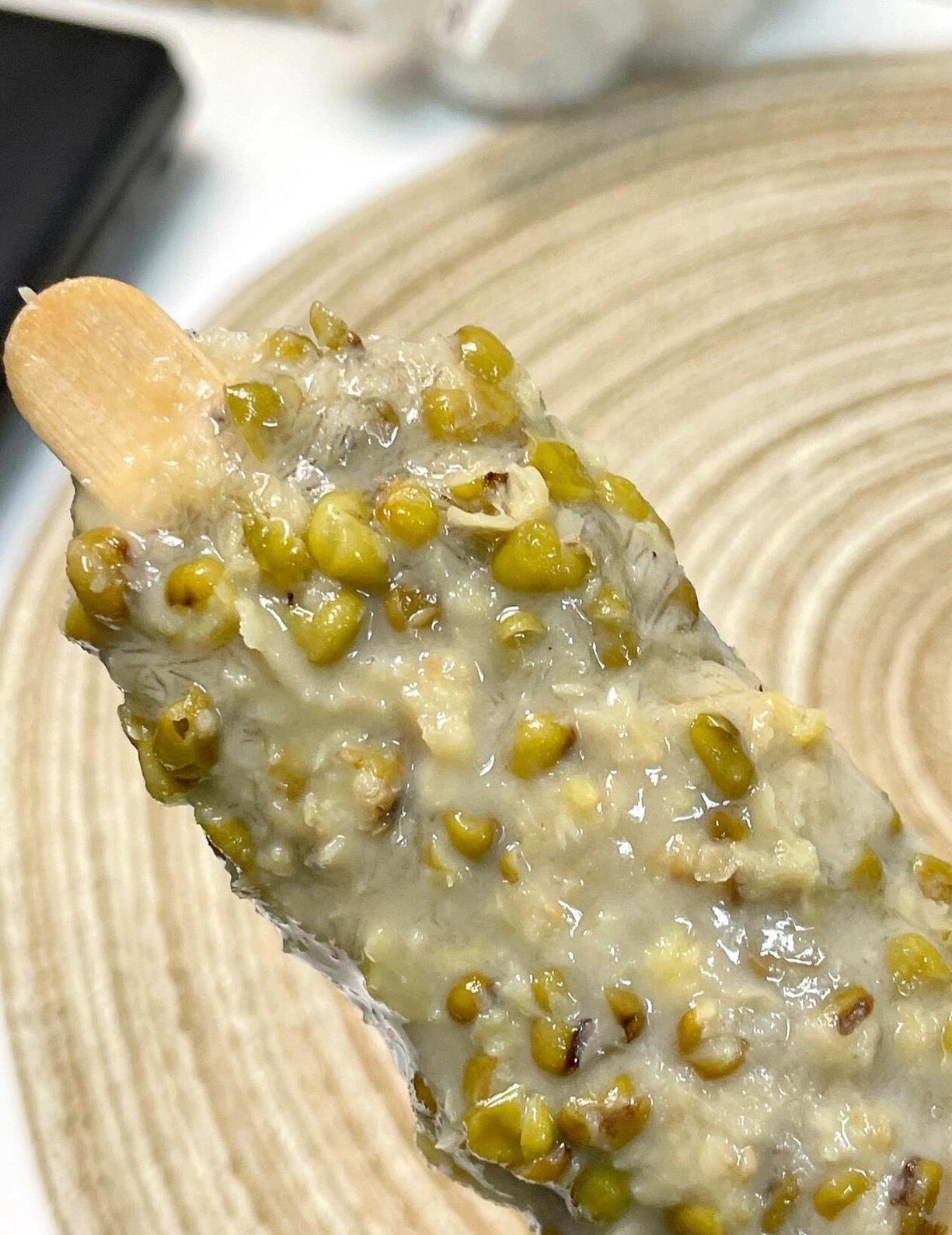 自己做的绿豆雪糕竟然一次就成功了,我也太厉害了,以后吃雪糕,再也不