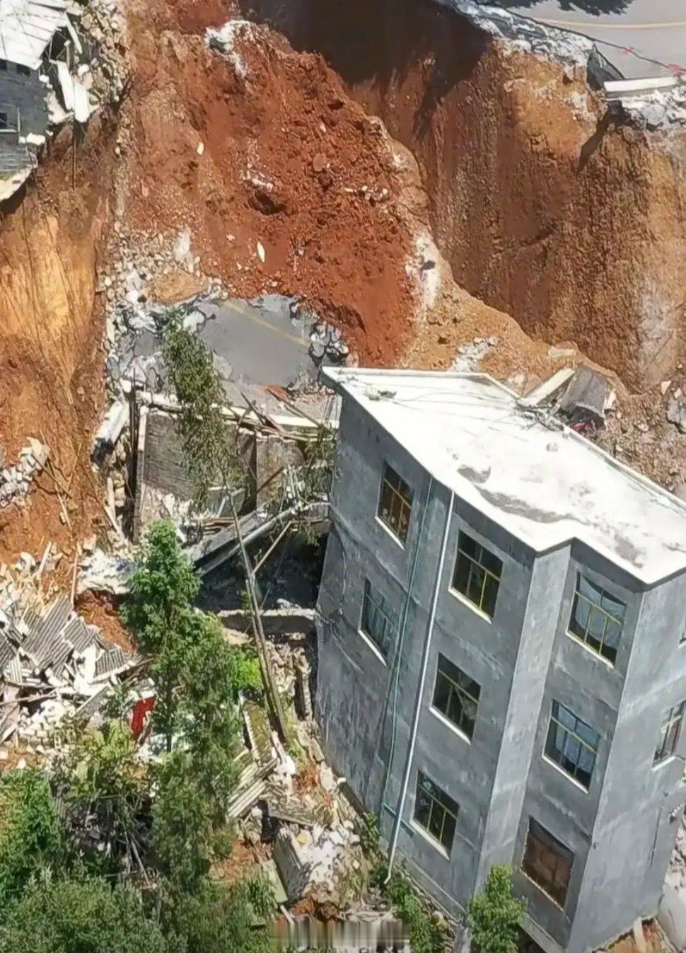 不过这房子以后还能继续住人不?让人心里着急的很.