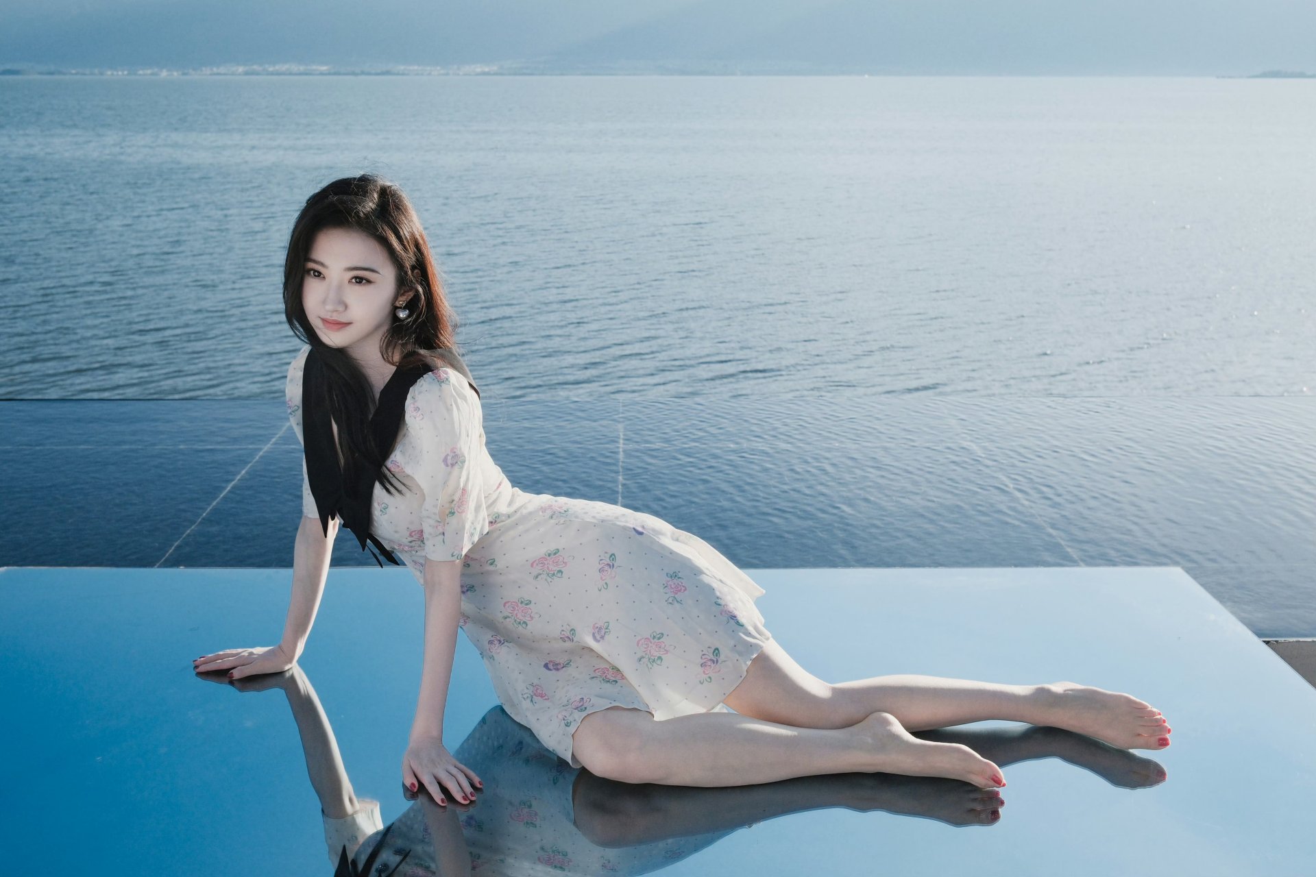 景甜海边长腿嫩足[雪糕][雪糕] 这可是太诱人了[色]