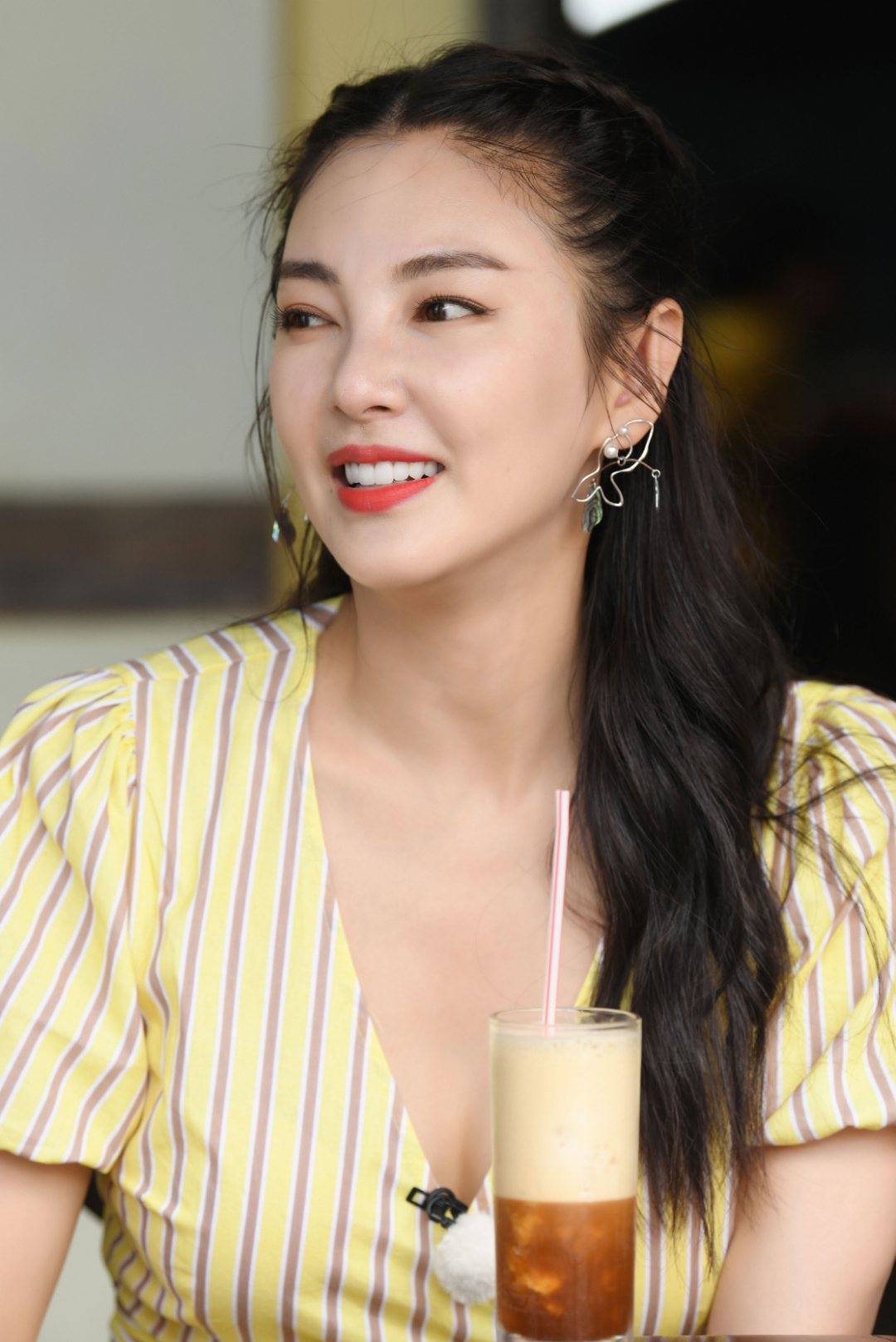 雨绮姐的笑容,仿佛能治愈一切不开心,她的快乐,就是我的