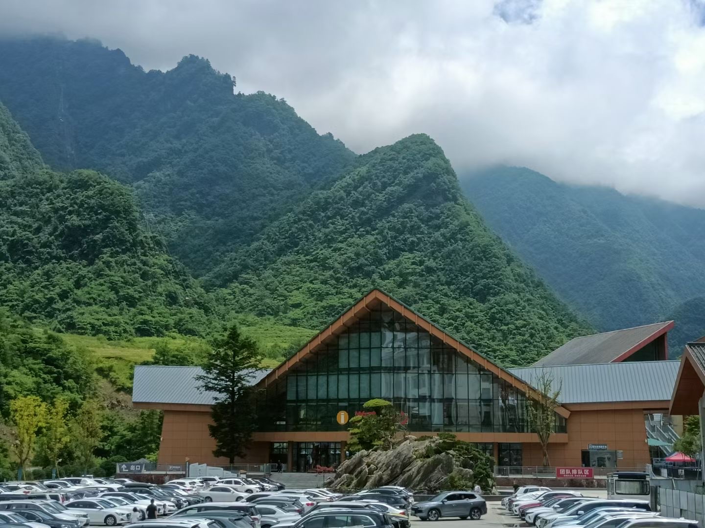 龙头山,位于陕西省汉中市南郑区小南海