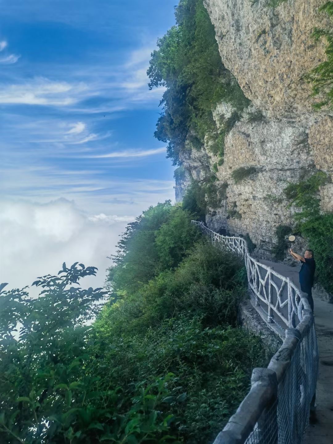 龙头山,位于陕西省汉中市南郑区小南海