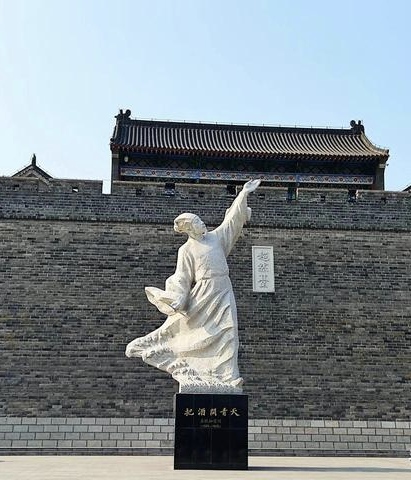 诸城的几位老领导是1973年入伍的,与我们的年龄只大三四岁,虽已白发