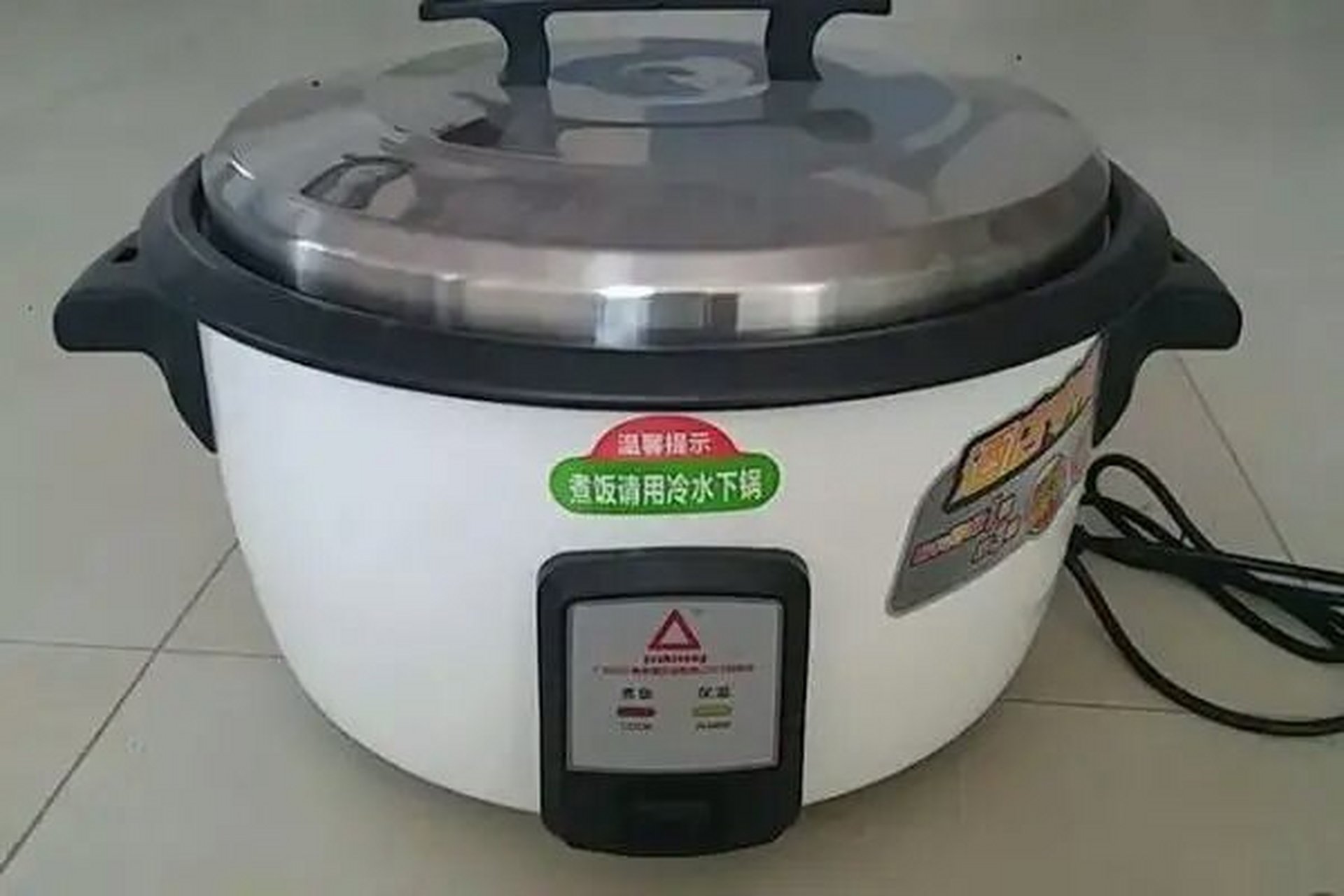 使用大功率电器极易引起电线超负荷,造成电流增加,电线发热,容易造成