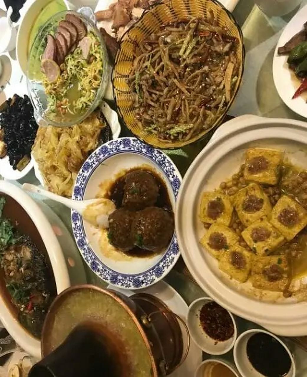 长春茶啊冲饭店  地址:工农大路3088号(近立信街)  这家位于工农大路