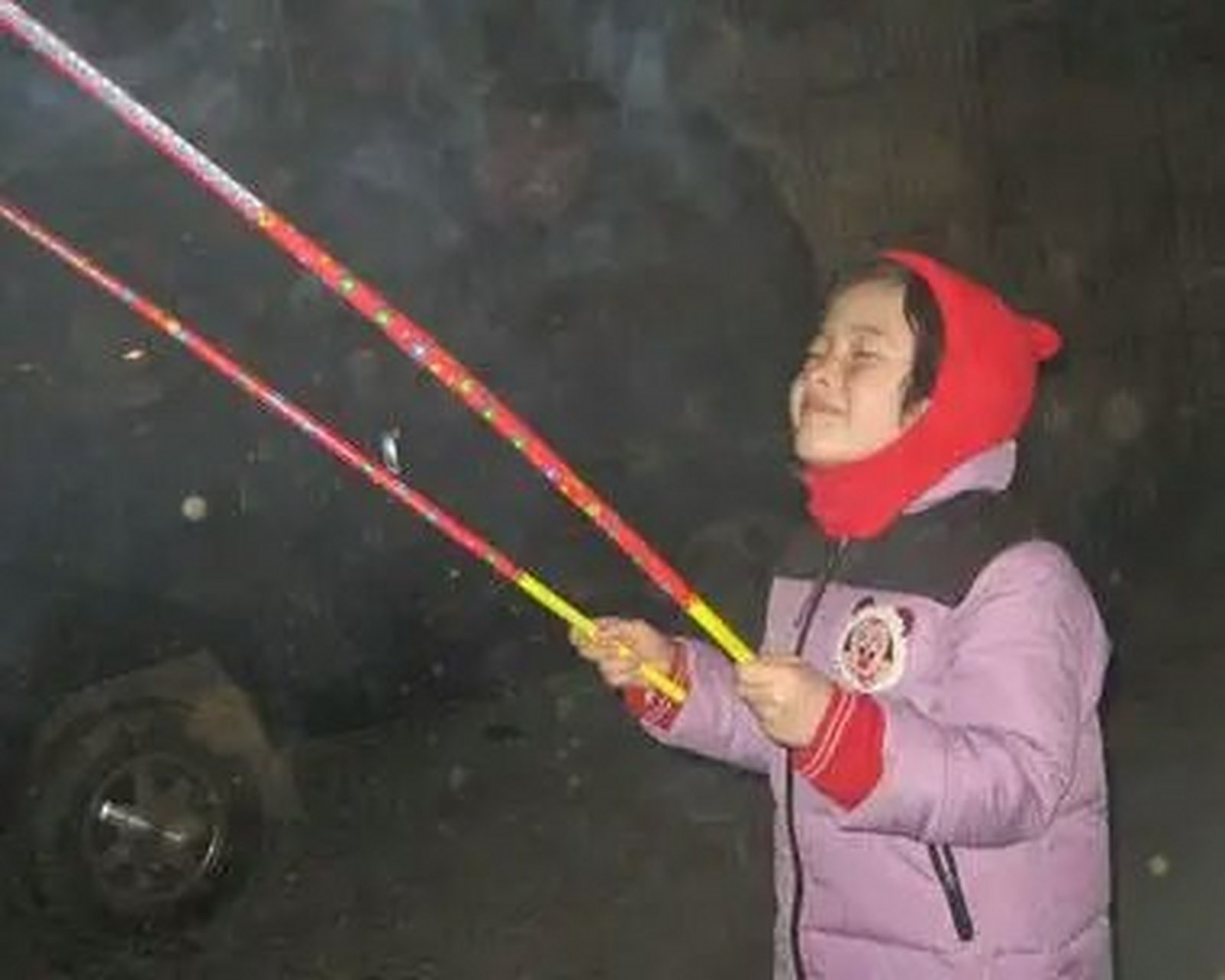 魔术弹  各种颜色的弹珠样的图案,小时候没有这么丰富的礼花,它就是