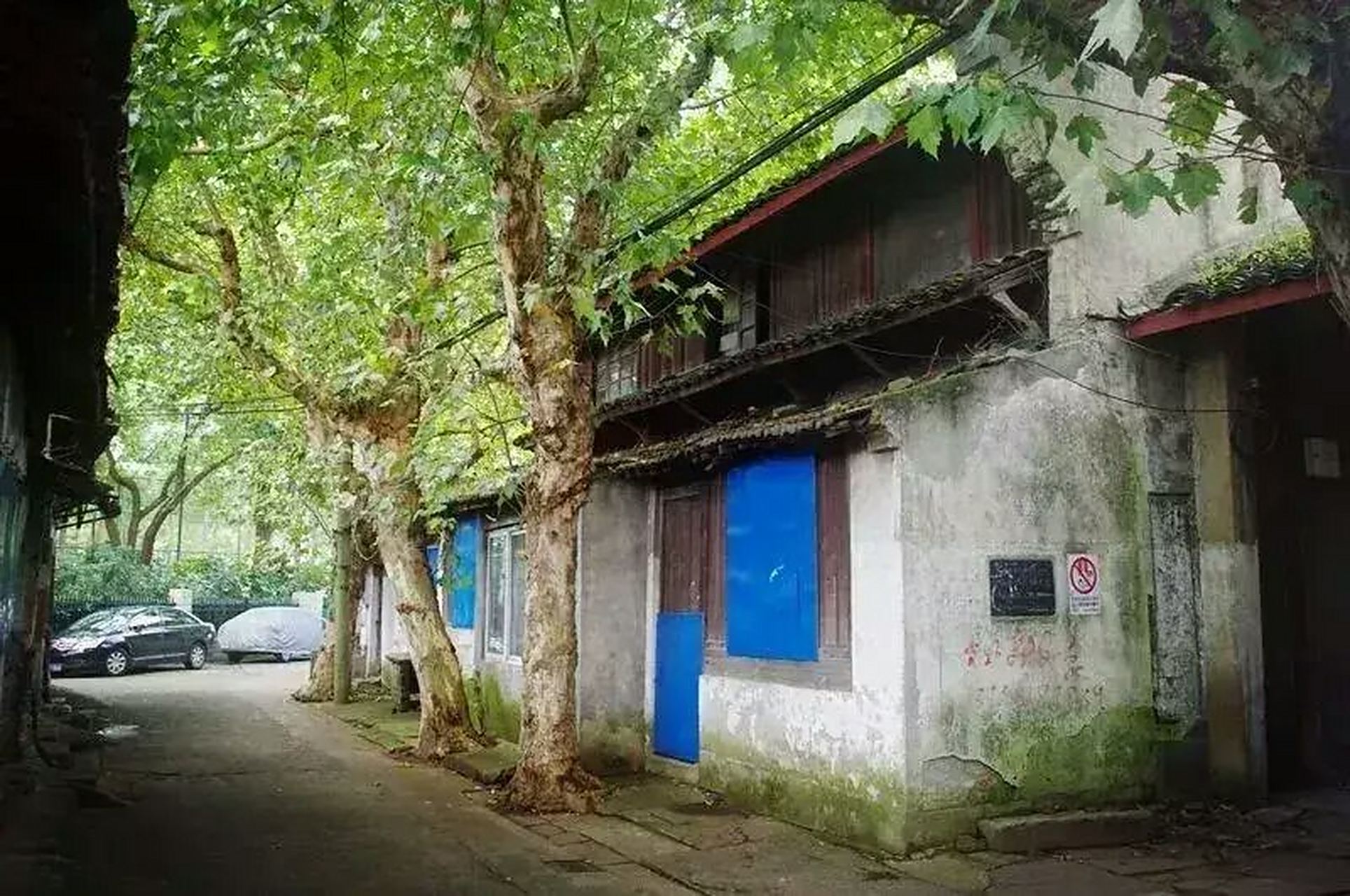 醉美宁波鄞光溢彩# 秀水街历史街区  最早形成于宋代,是宁波老衬谮